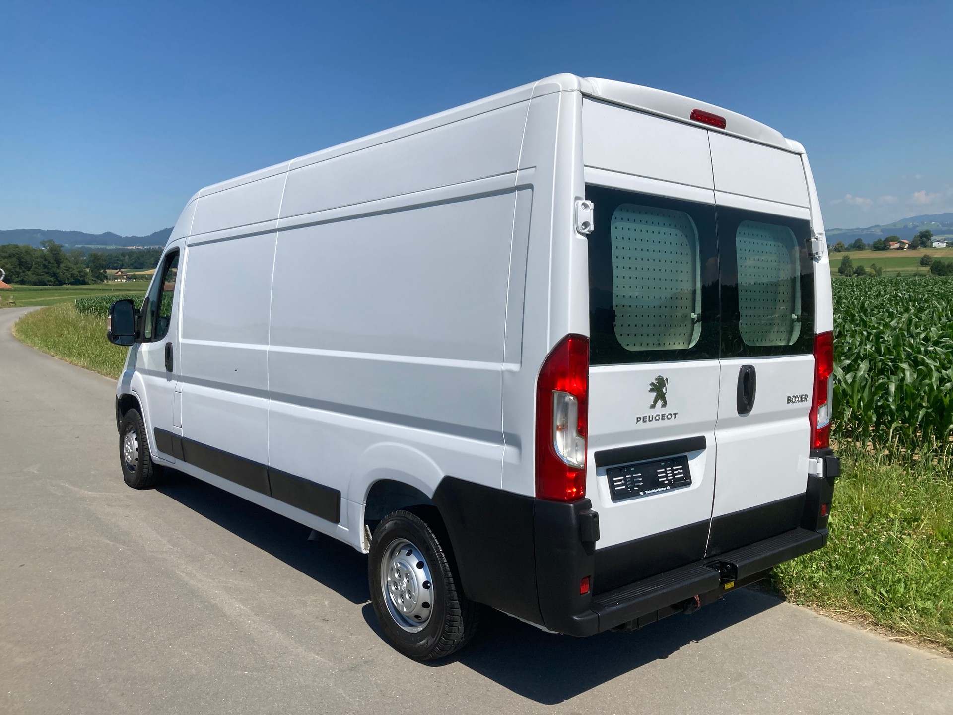 PEUGEOT Boxer 2.2 HDI 335 Premium L3H2 mit Anhängerkupplung-image-3