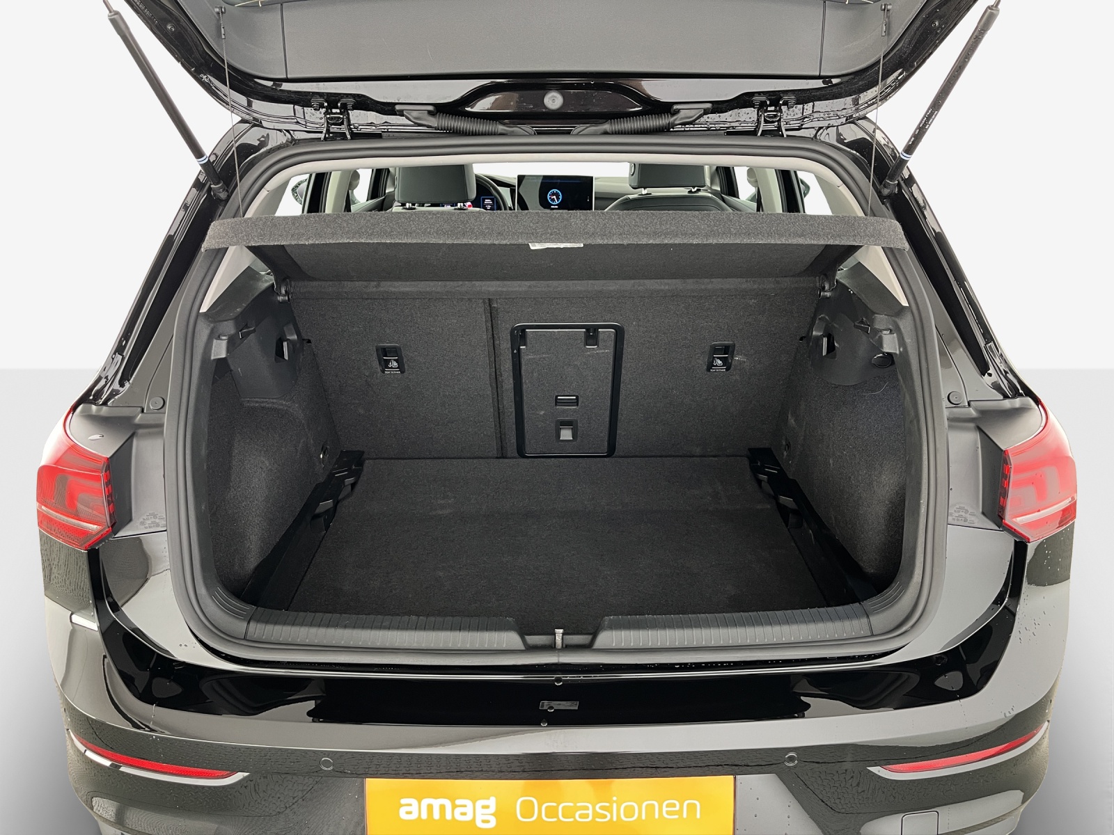 VW Golf 1.5 e TSI mHEV Style DSG-image-12
