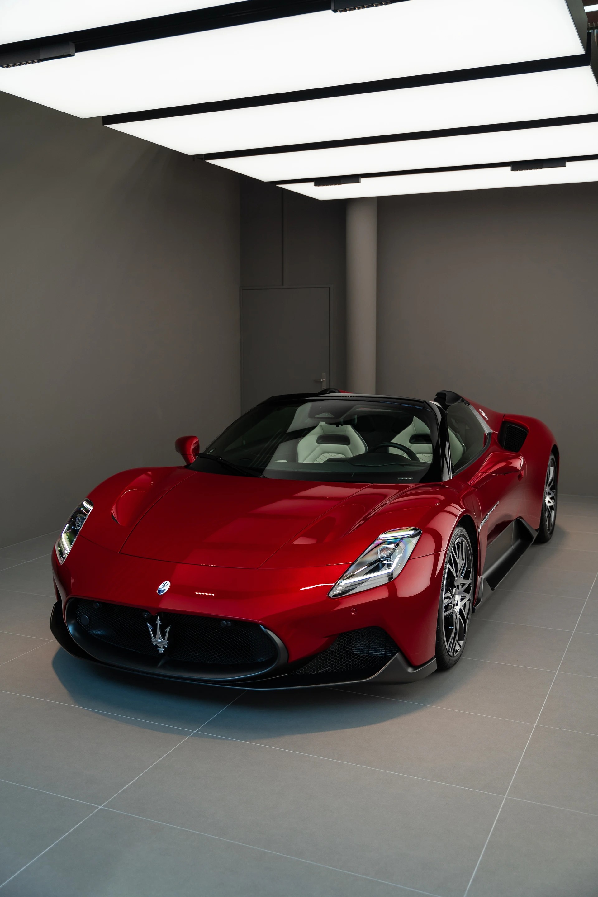 MASERATI MC20 Cielo - Rosso Vincente - FUORISERIE-image-2