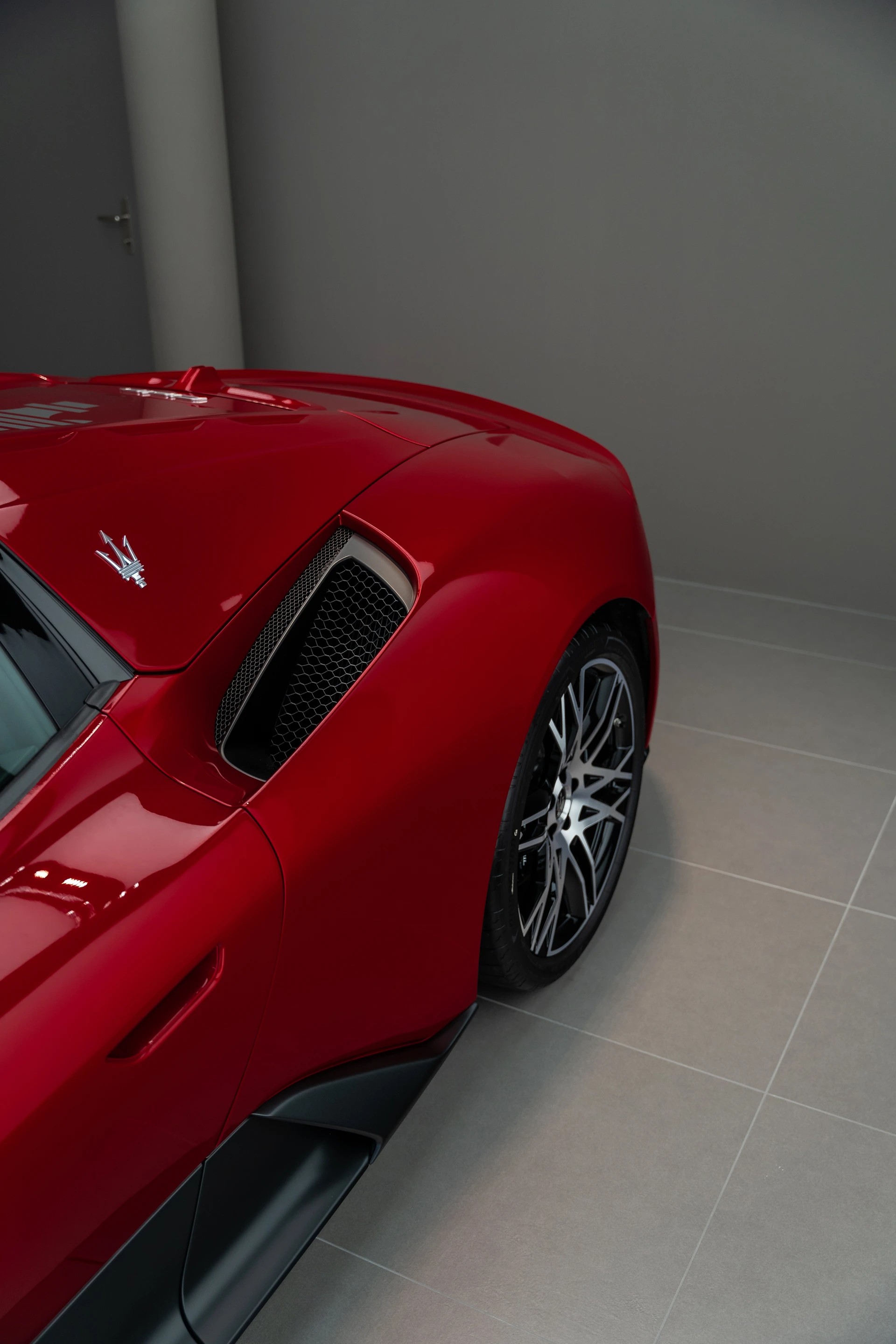 MASERATI MC20 Cielo - Rosso Vincente - FUORISERIE-image-5