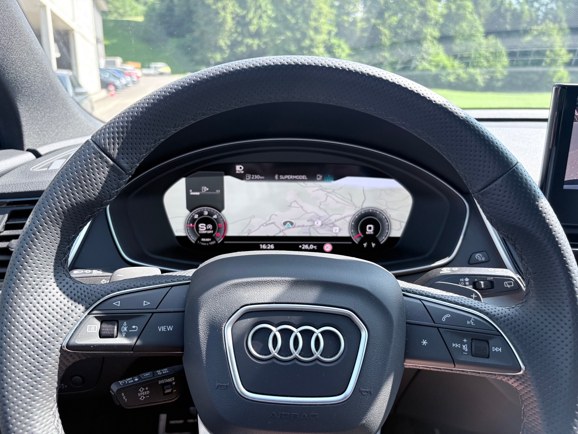 AUDI Q5 40 TDI Black Edition quattro S-tronic *CH-Fahrzeug m. ASSP+8-fach bereift m. Pneu*-image-9