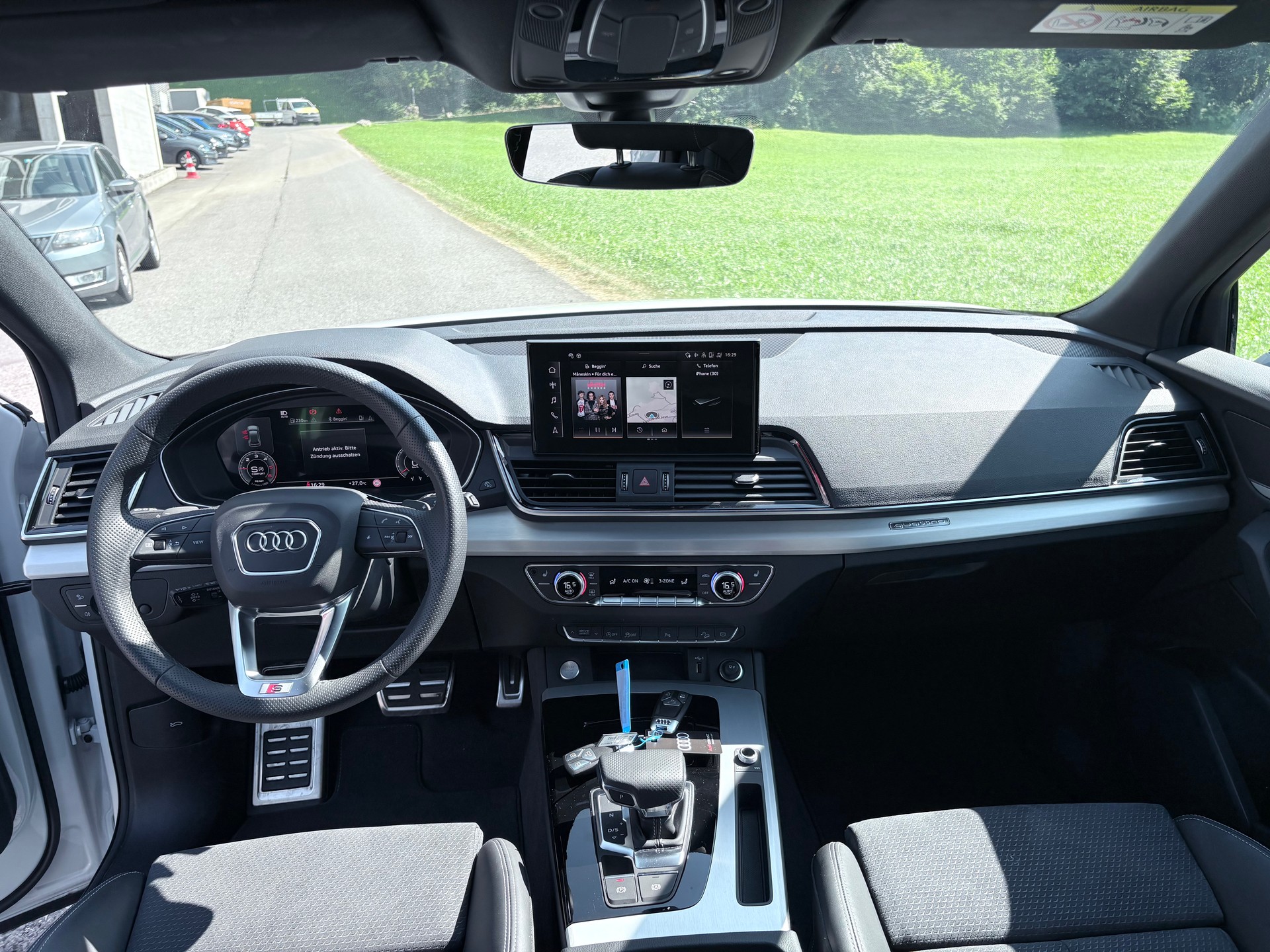 AUDI Q5 40 TDI Black Edition quattro S-tronic *CH-Fahrzeug m. ASSP+8-fach bereift m. Pneu*-image-8