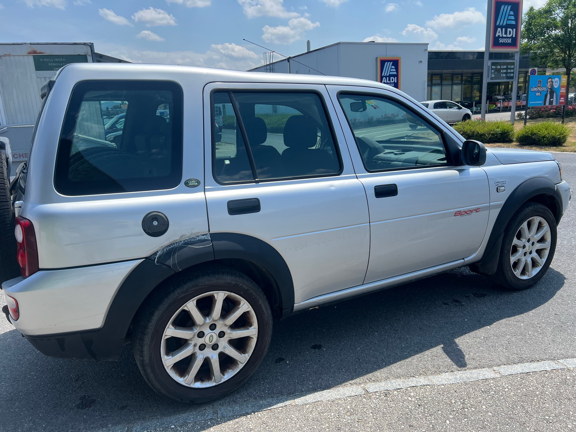 LAND ROVER Freelander 2.0 Td4 Sport Wagon-image-4