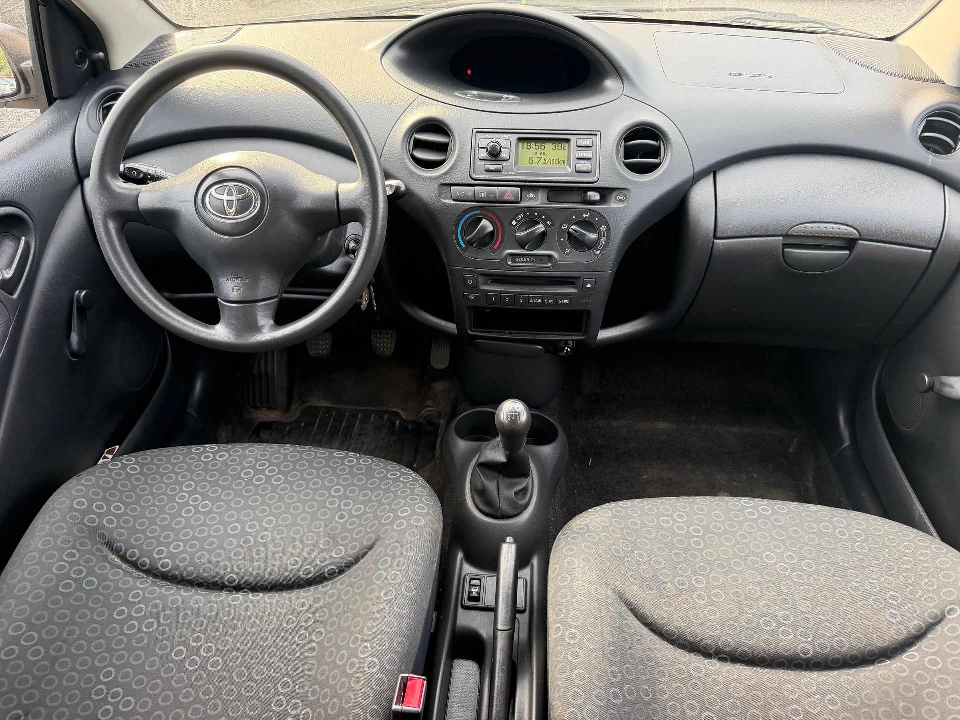 TOYOTA Yaris 1.0 Linea Luna-image-6