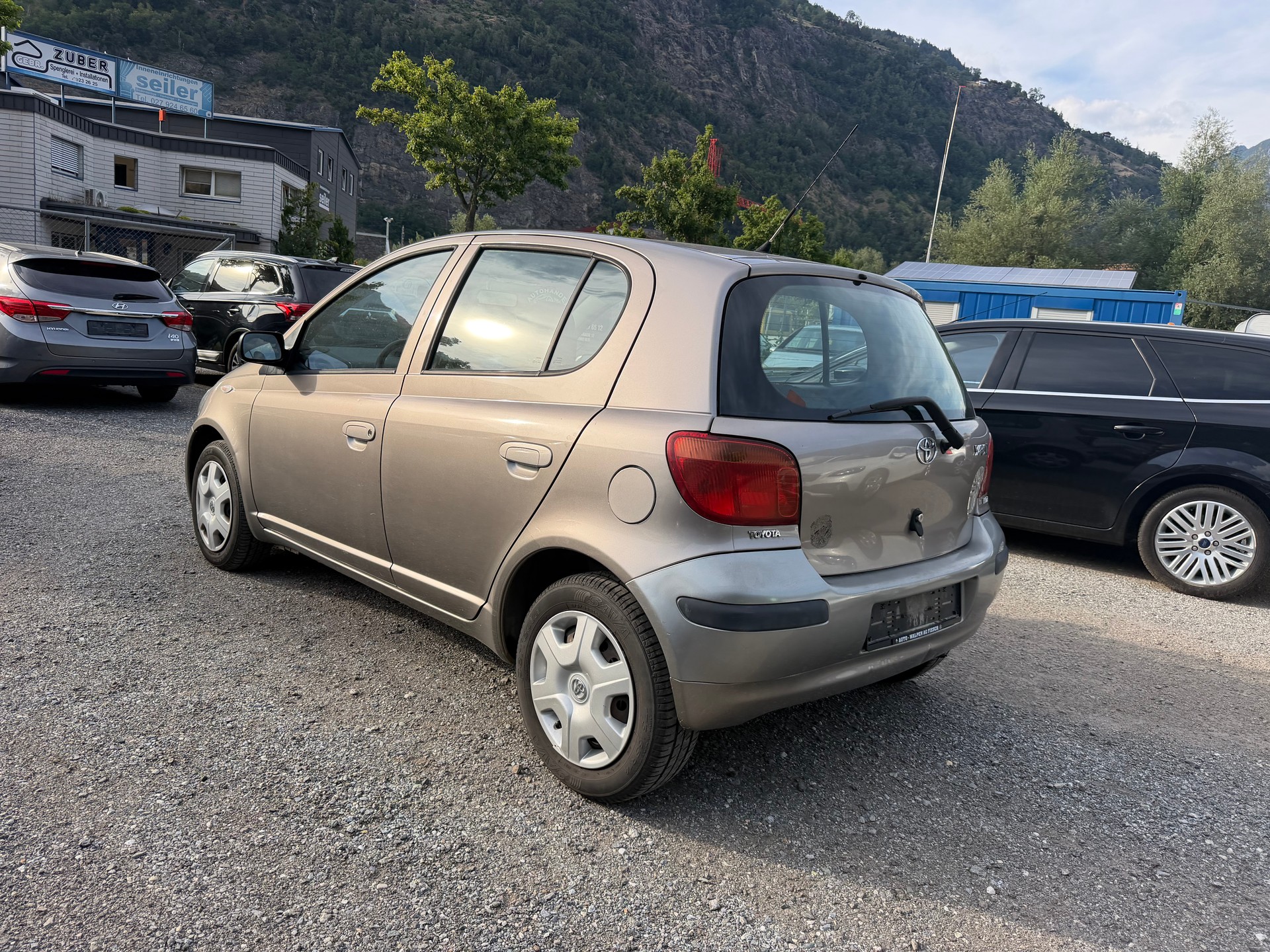 TOYOTA Yaris 1.0 Linea Luna-image-4