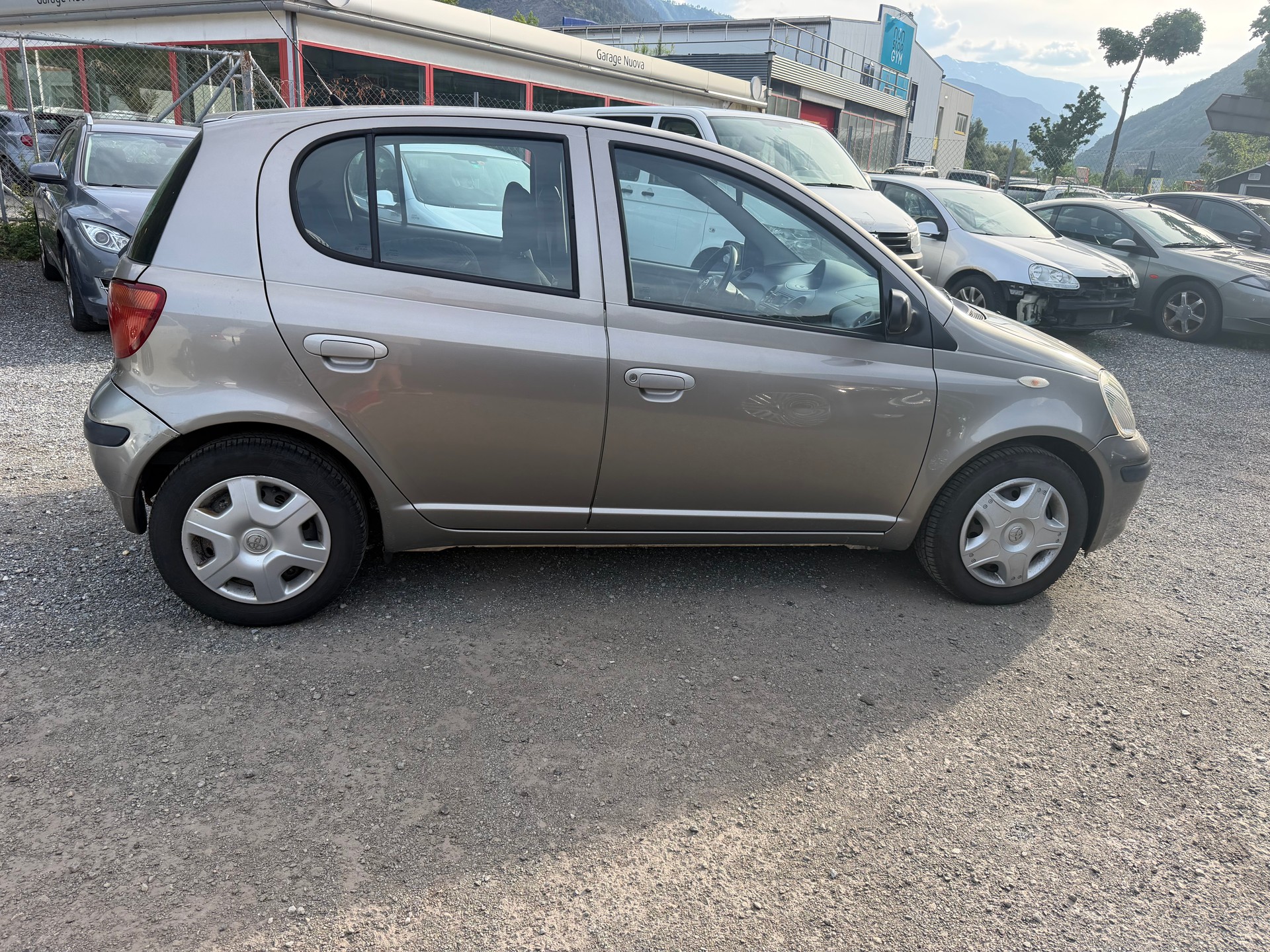 TOYOTA Yaris 1.0 Linea Luna-image-5
