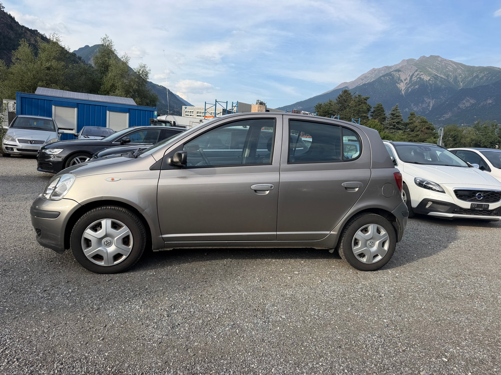 TOYOTA Yaris 1.0 Linea Luna-image-3
