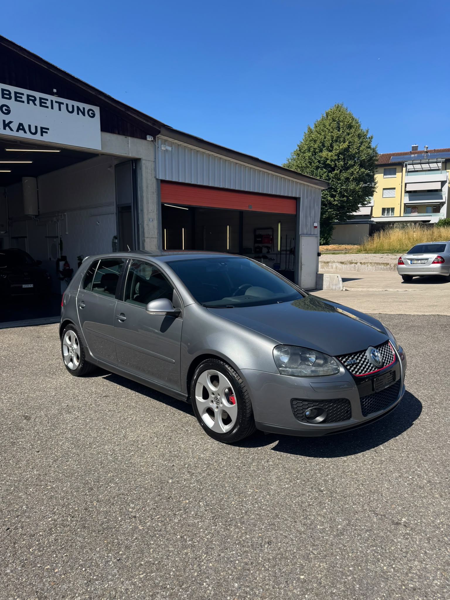 VW Golf 2.0 TFSI GTI-image-0
