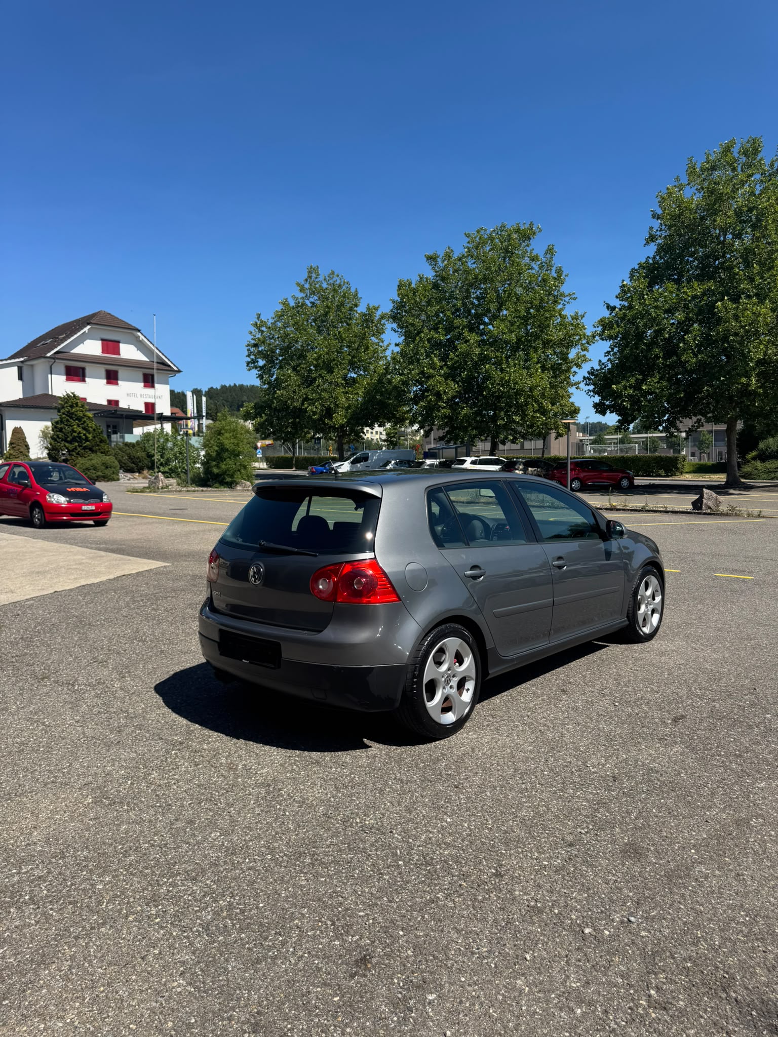 VW Golf 2.0 TFSI GTI-image-4