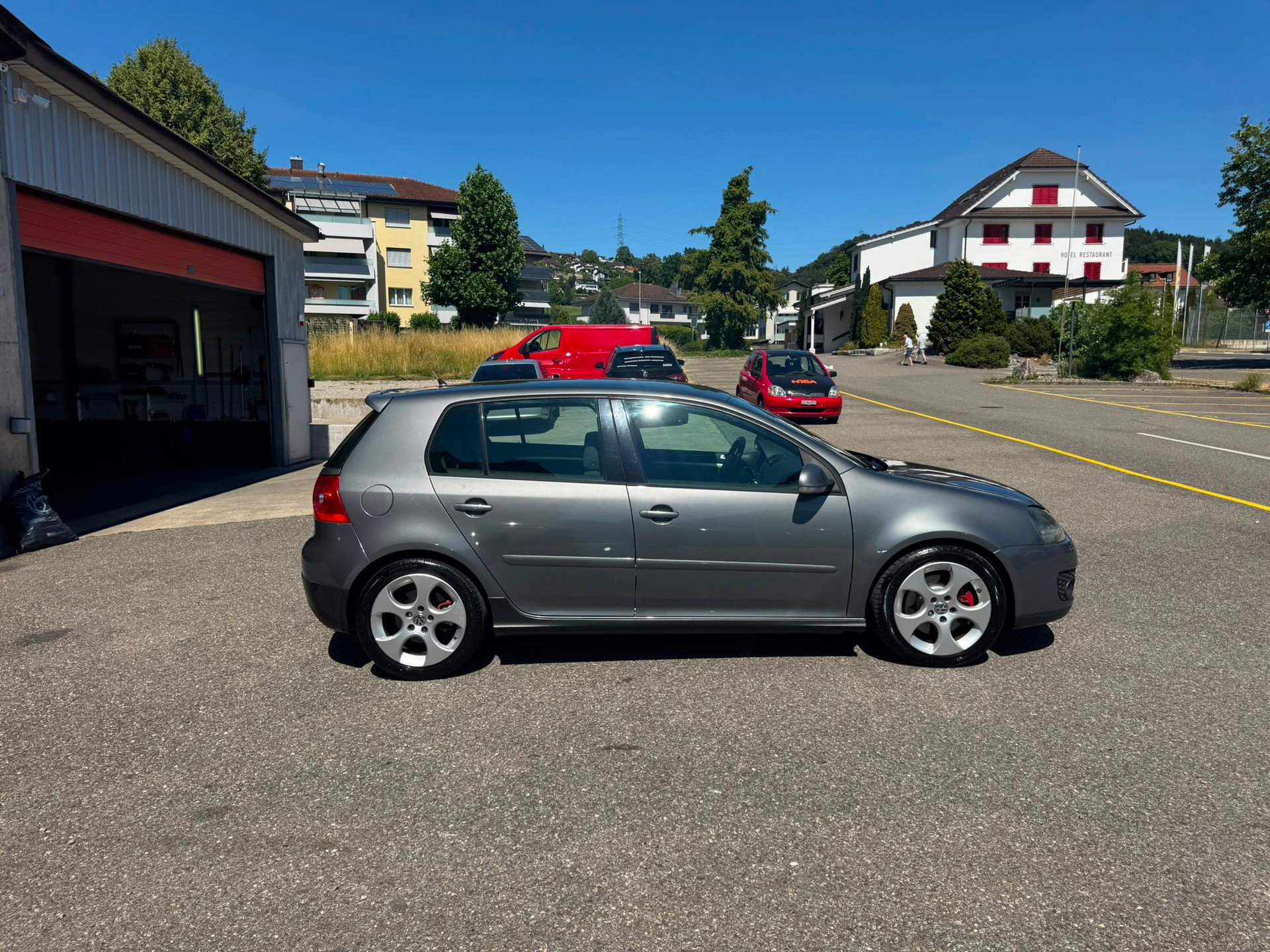 VW Golf 2.0 TFSI GTI-image-3