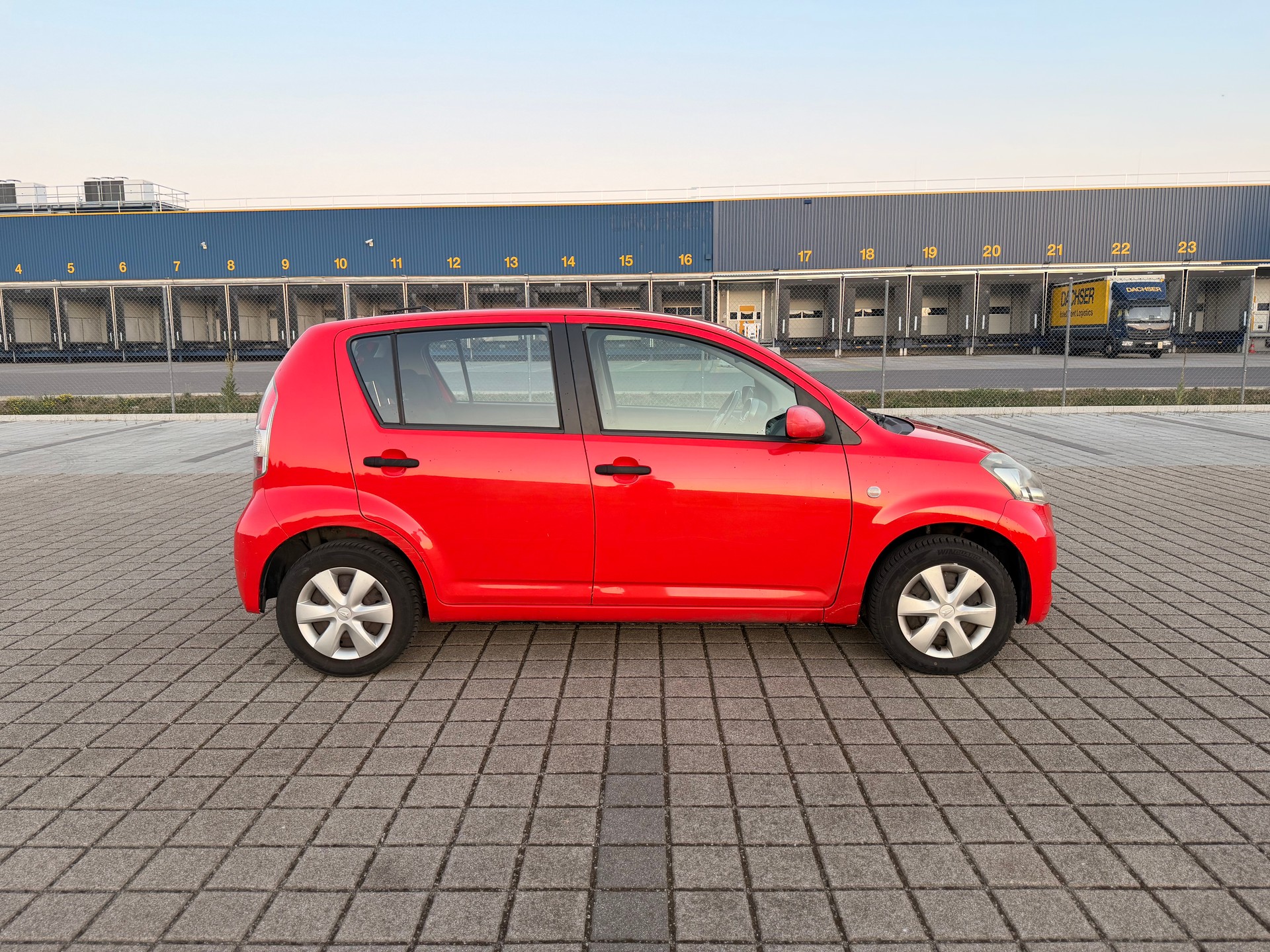 DAIHATSU Sirion 1.3 eco-4WD-image-6