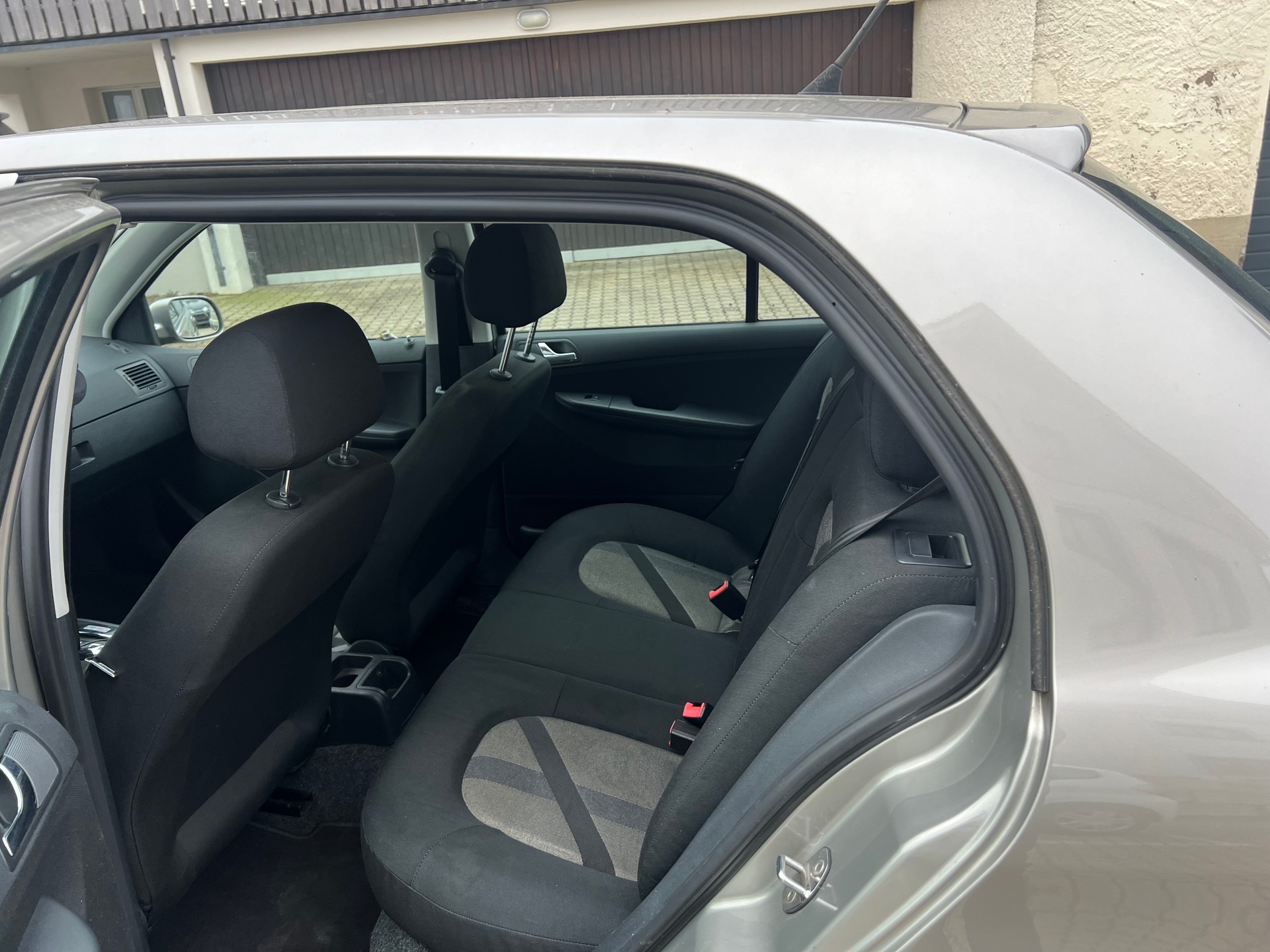 SKODA Fabia 1.4 16V Classic-image-4