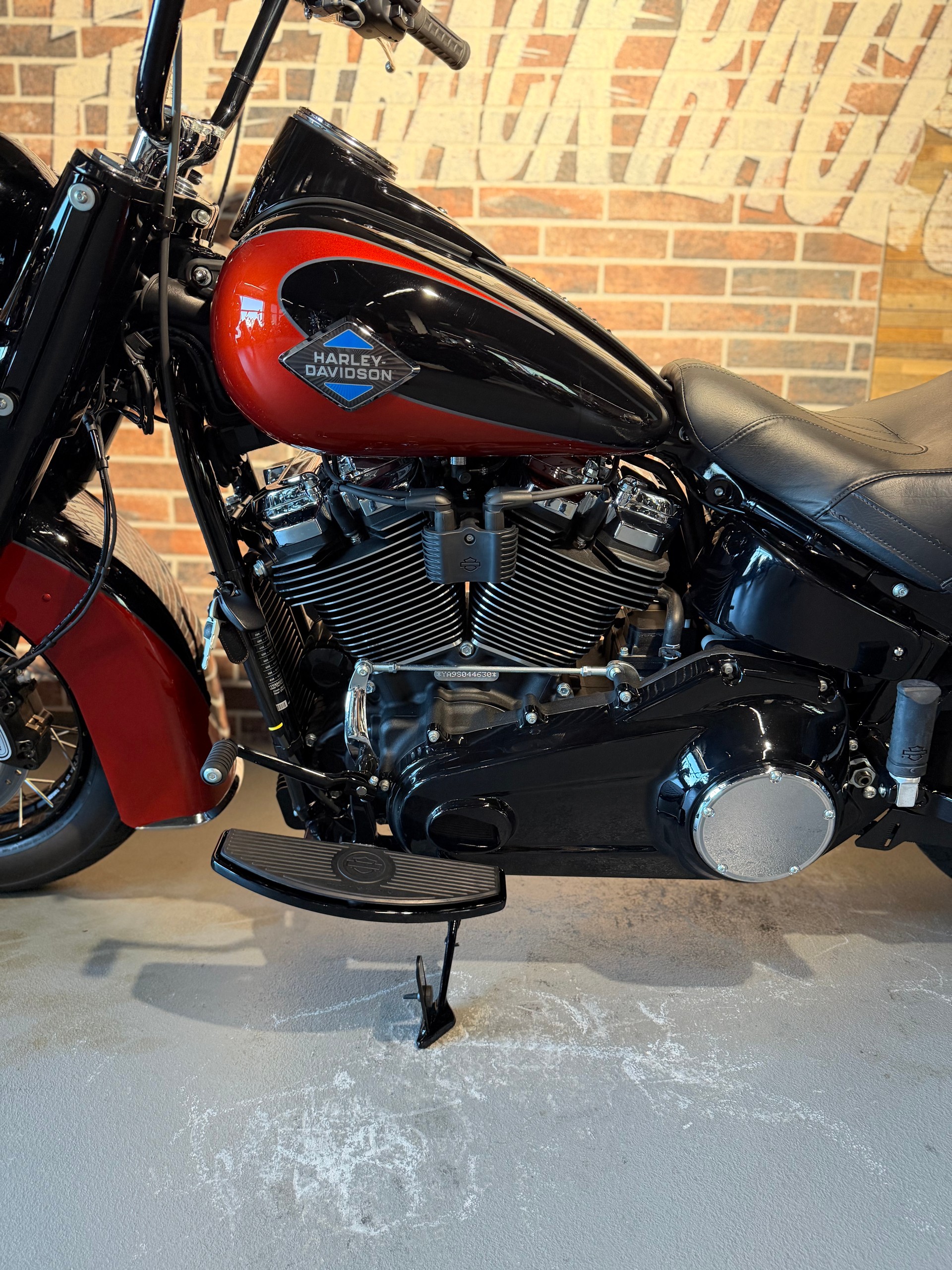 HARLEY-DAVIDSON FLHC Heritage Classic 117ci-showroom-element-2