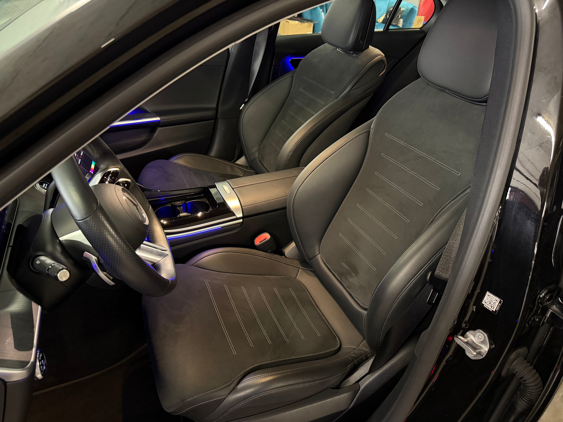 MERCEDES-BENZ C 200 4Matic AMG Line-image-7