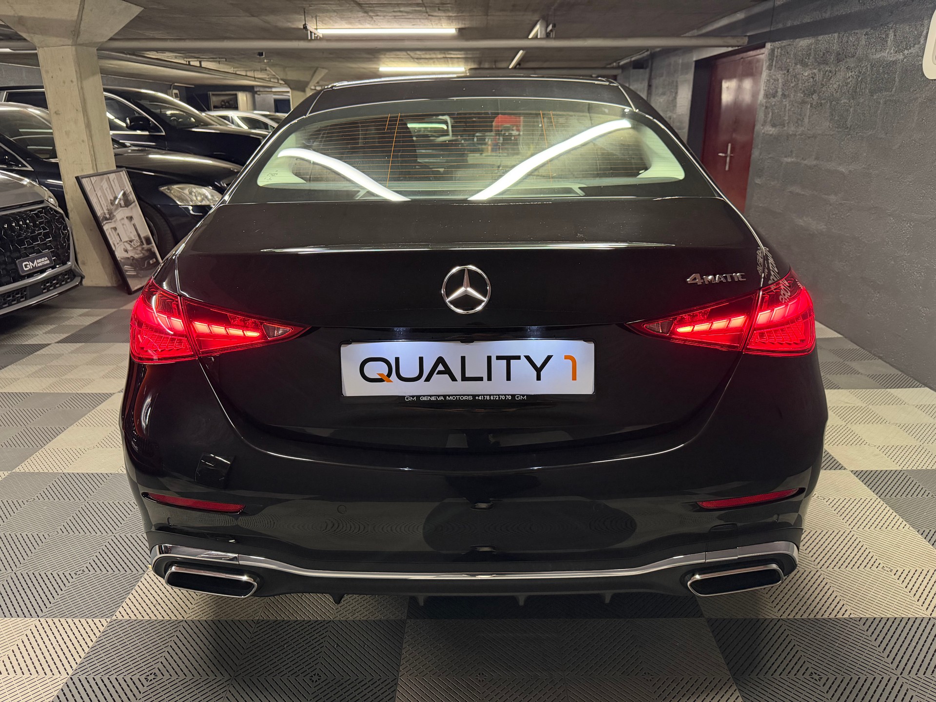 MERCEDES-BENZ C 200 4Matic AMG Line-image-4