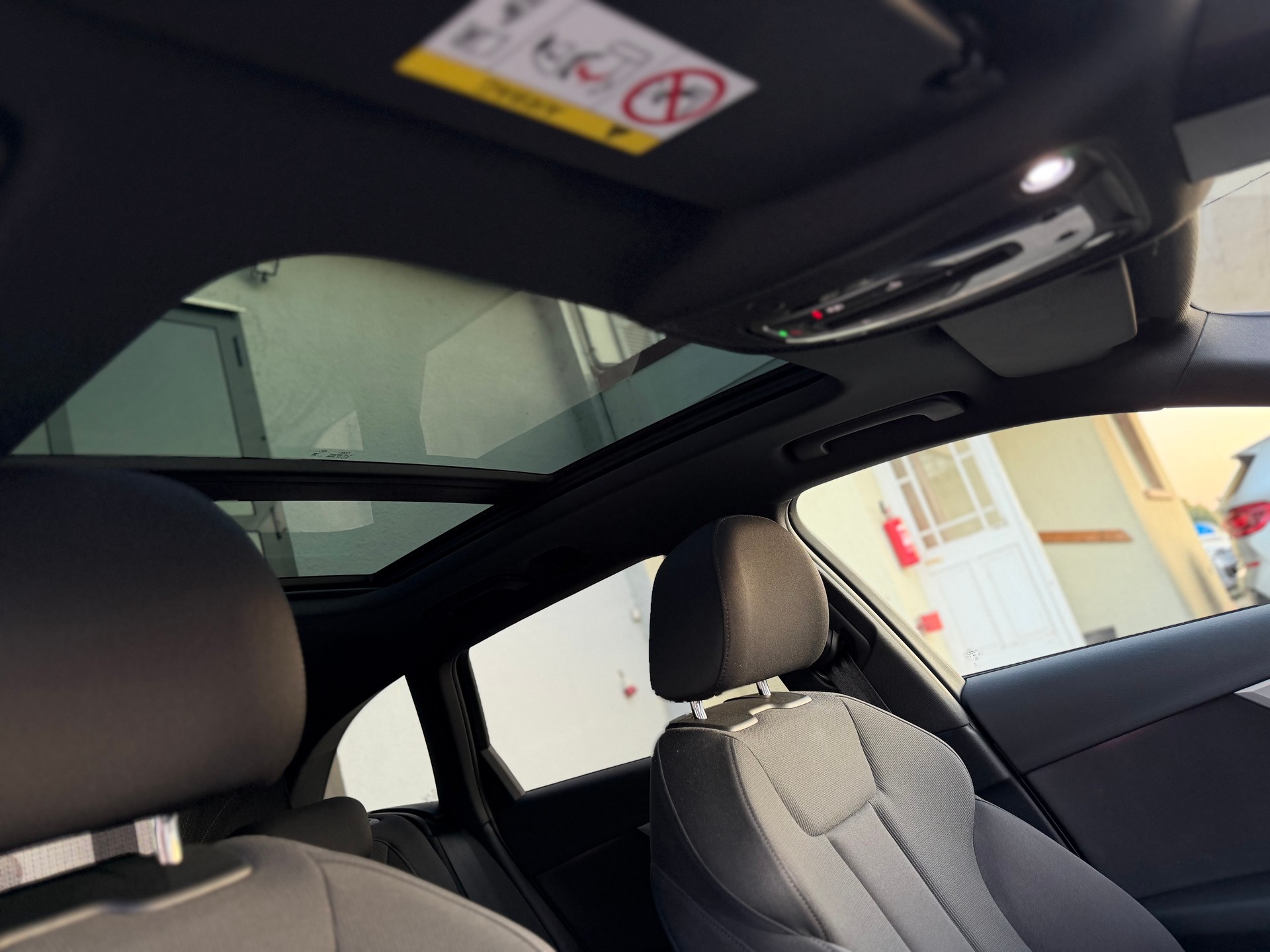 AUDI A4 Avant 40 TFSI S line S-tronic-image-19