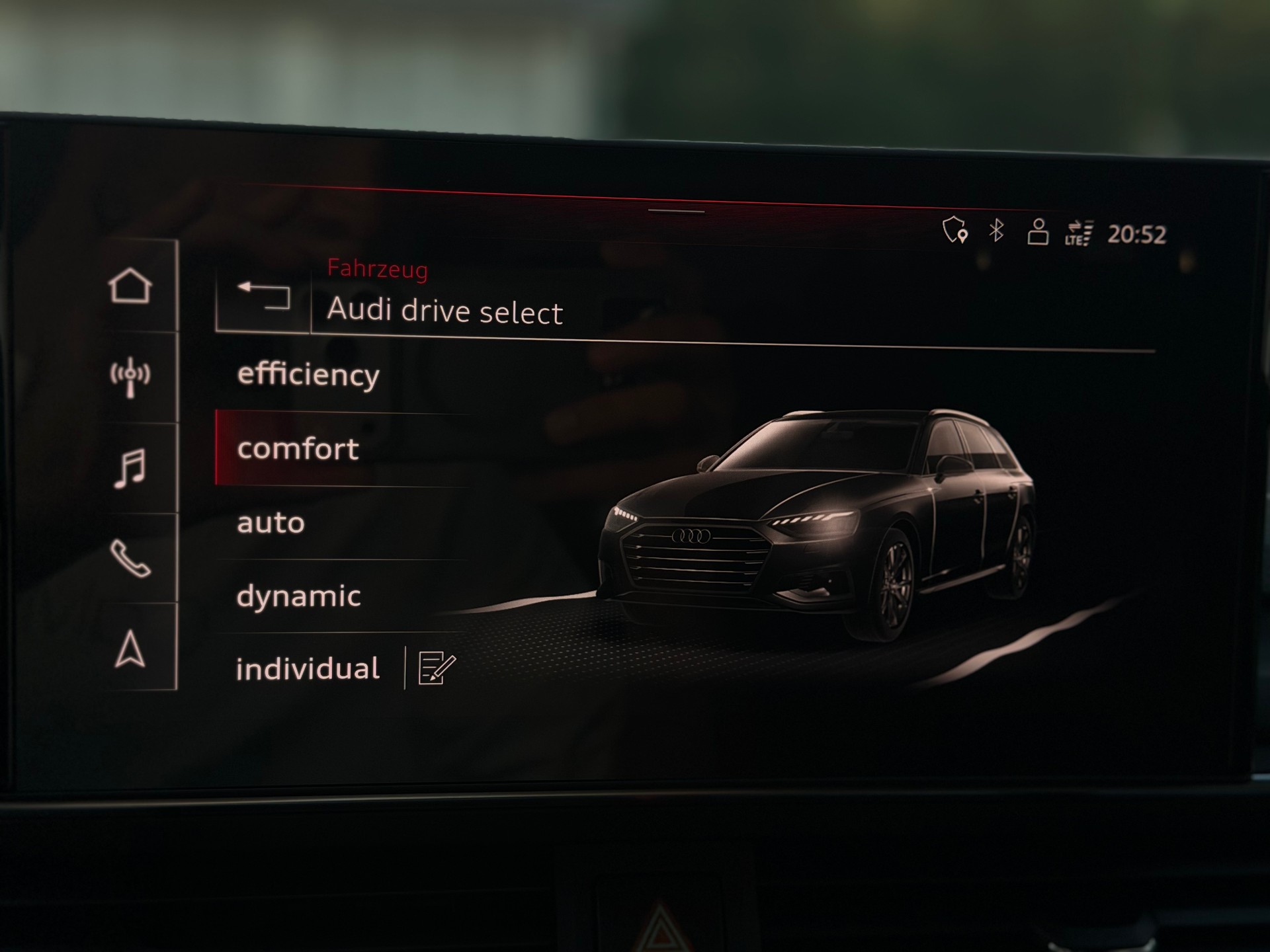 AUDI A4 Avant 40 TFSI S line S-tronic-image-22