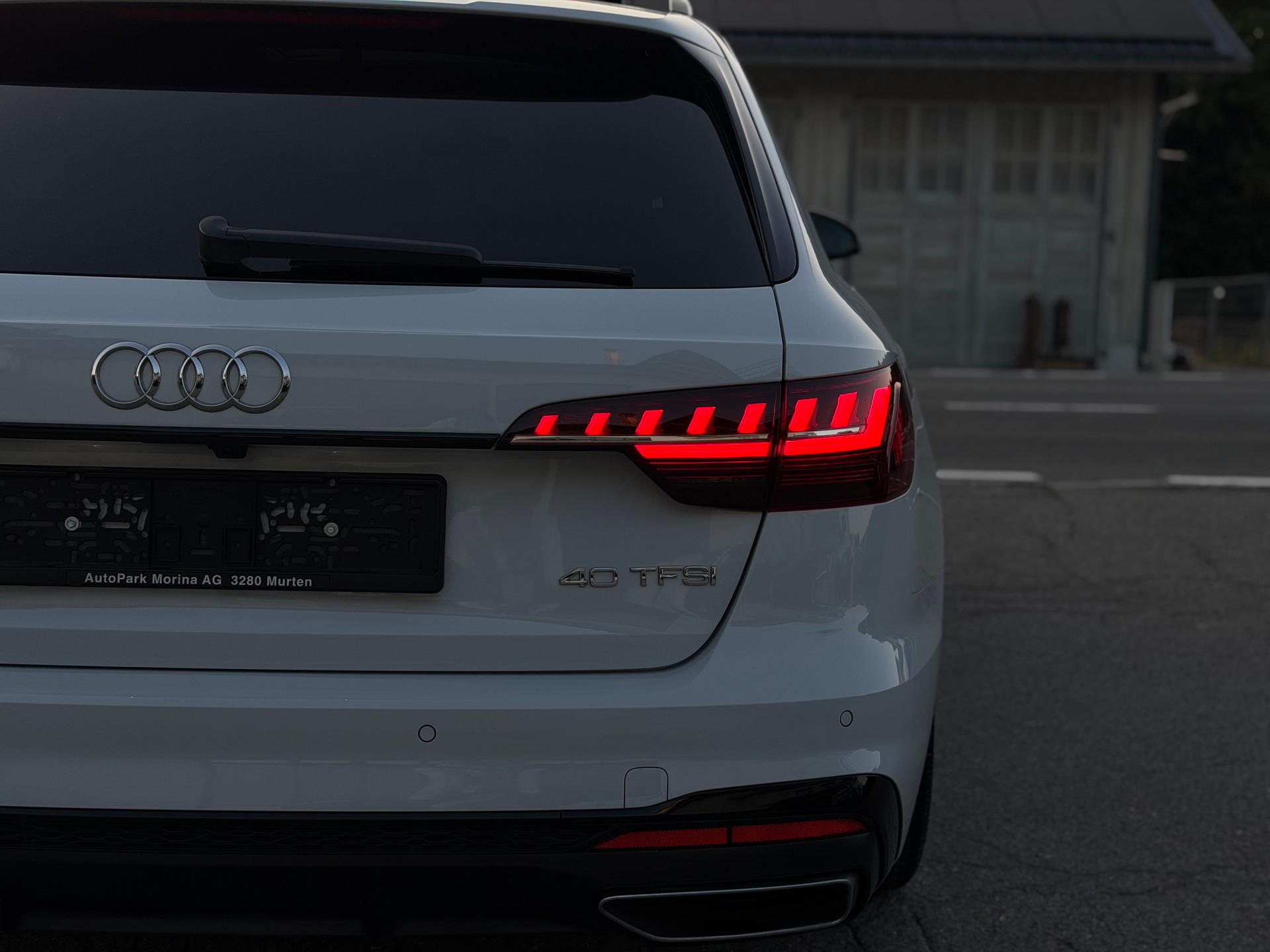 AUDI A4 Avant 40 TFSI S line S-tronic-image-8
