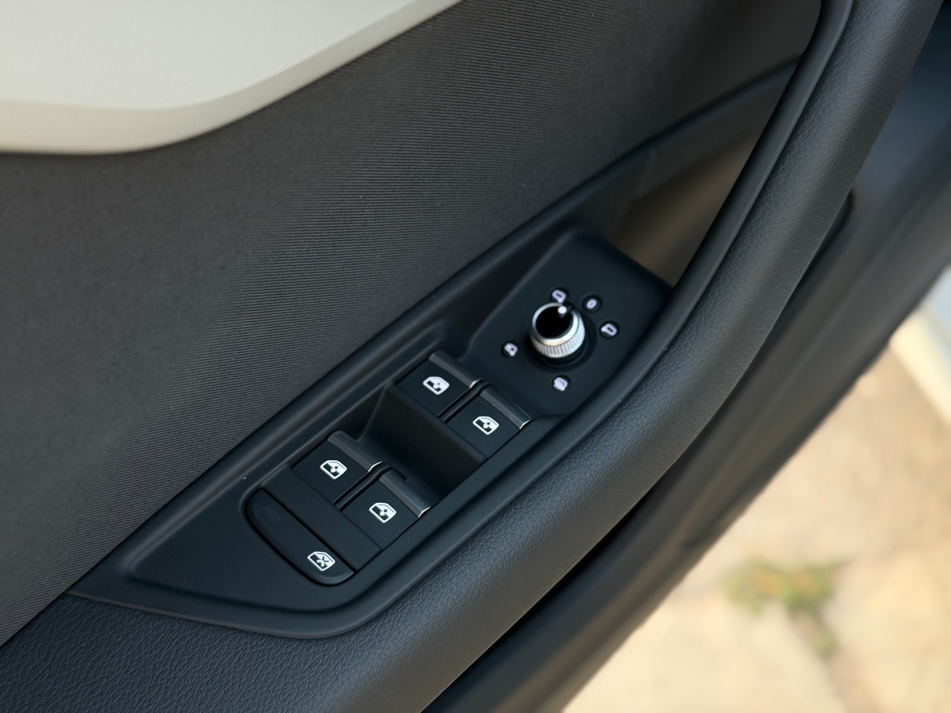 AUDI A4 Avant 40 TFSI S line S-tronic-image-20