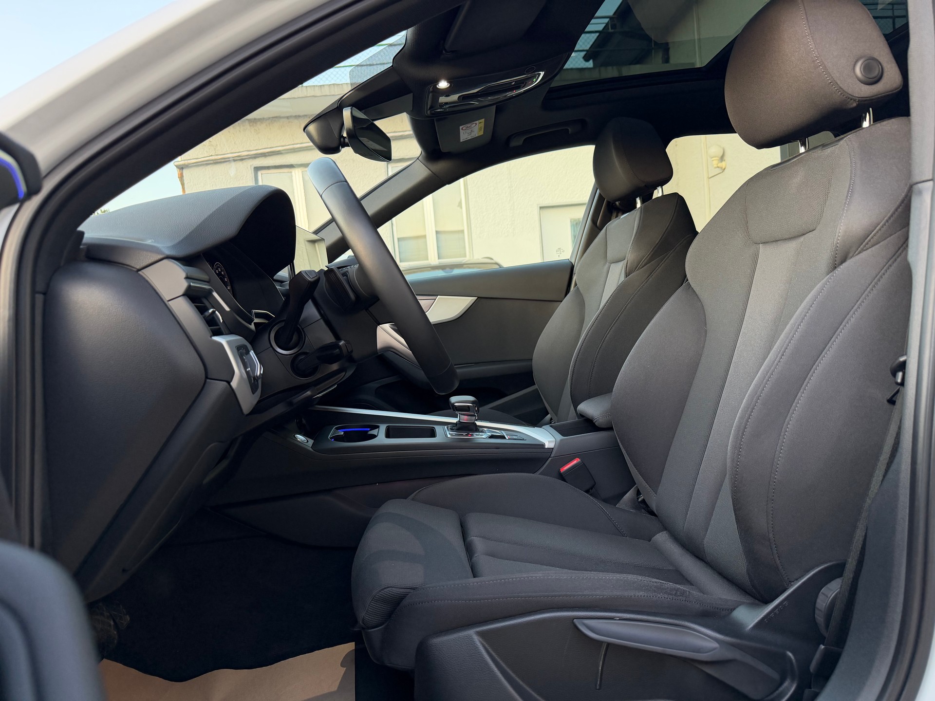 AUDI A4 Avant 40 TFSI S line S-tronic-image-10