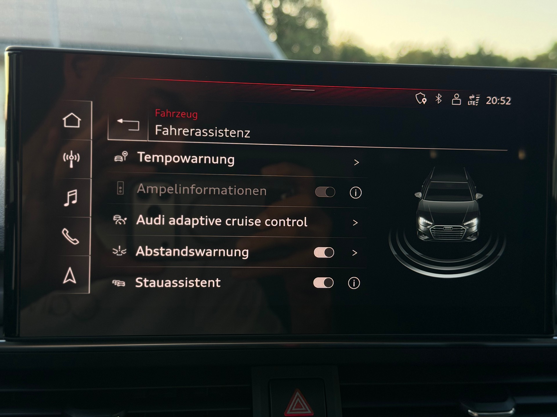 AUDI A4 Avant 40 TFSI S line S-tronic-image-23