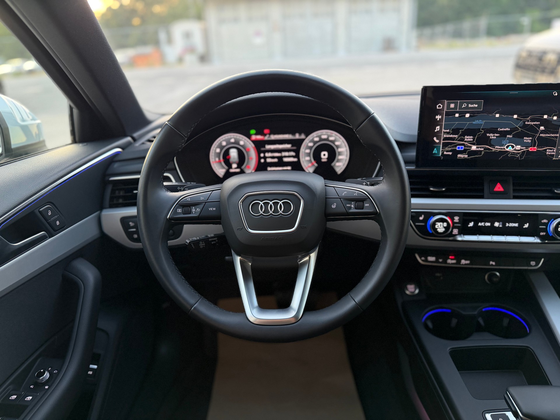 AUDI A4 Avant 40 TFSI S line S-tronic-image-16