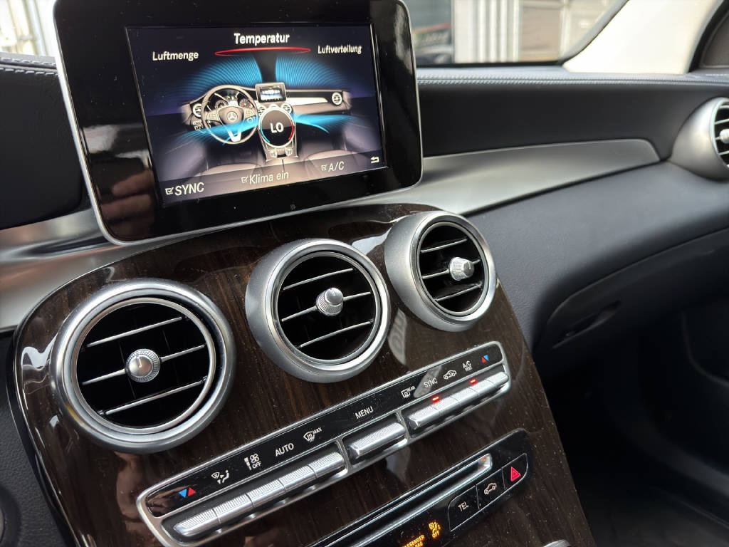 MERCEDES-BENZ GLC 220 d Exclusive 4matic-image-16