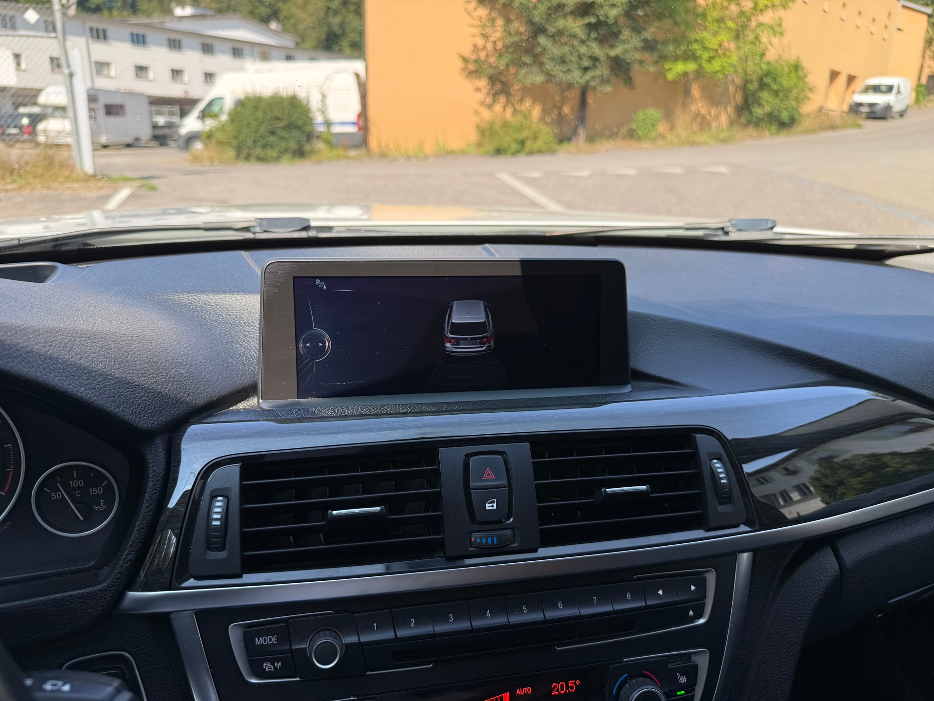 BMW 320d Touring Luxury Line-image-20