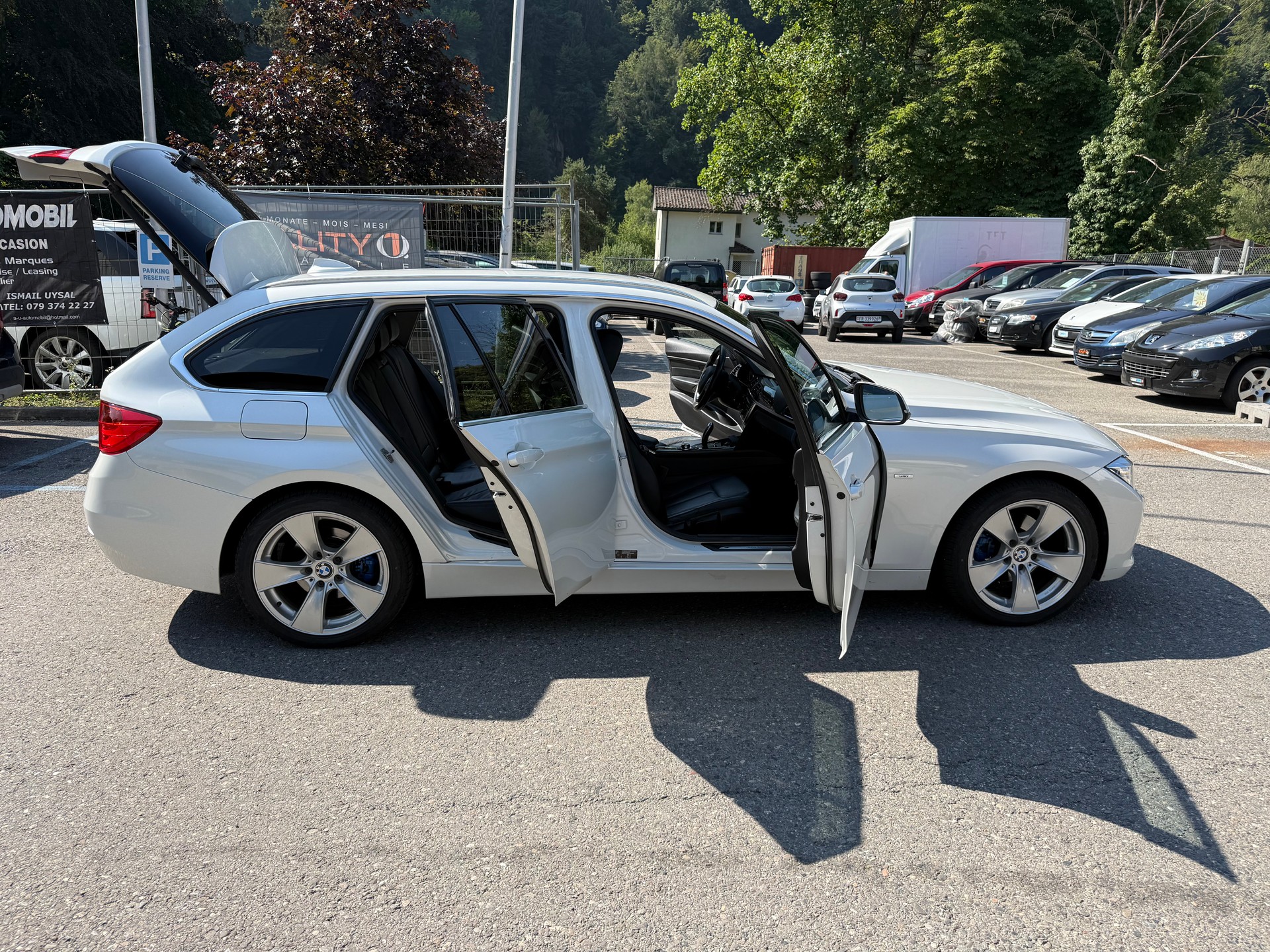 BMW 320d Touring Luxury Line-image-16