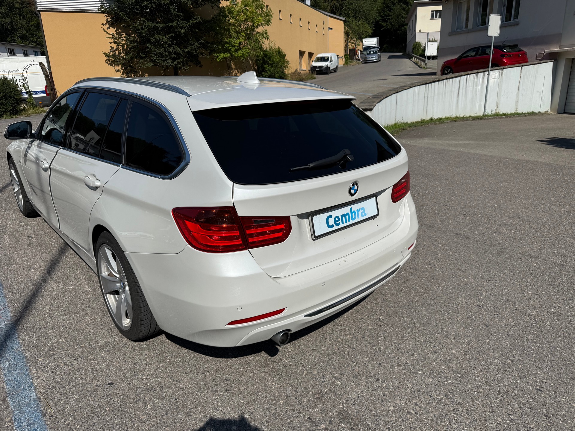 BMW 320d Touring Luxury Line-image-2