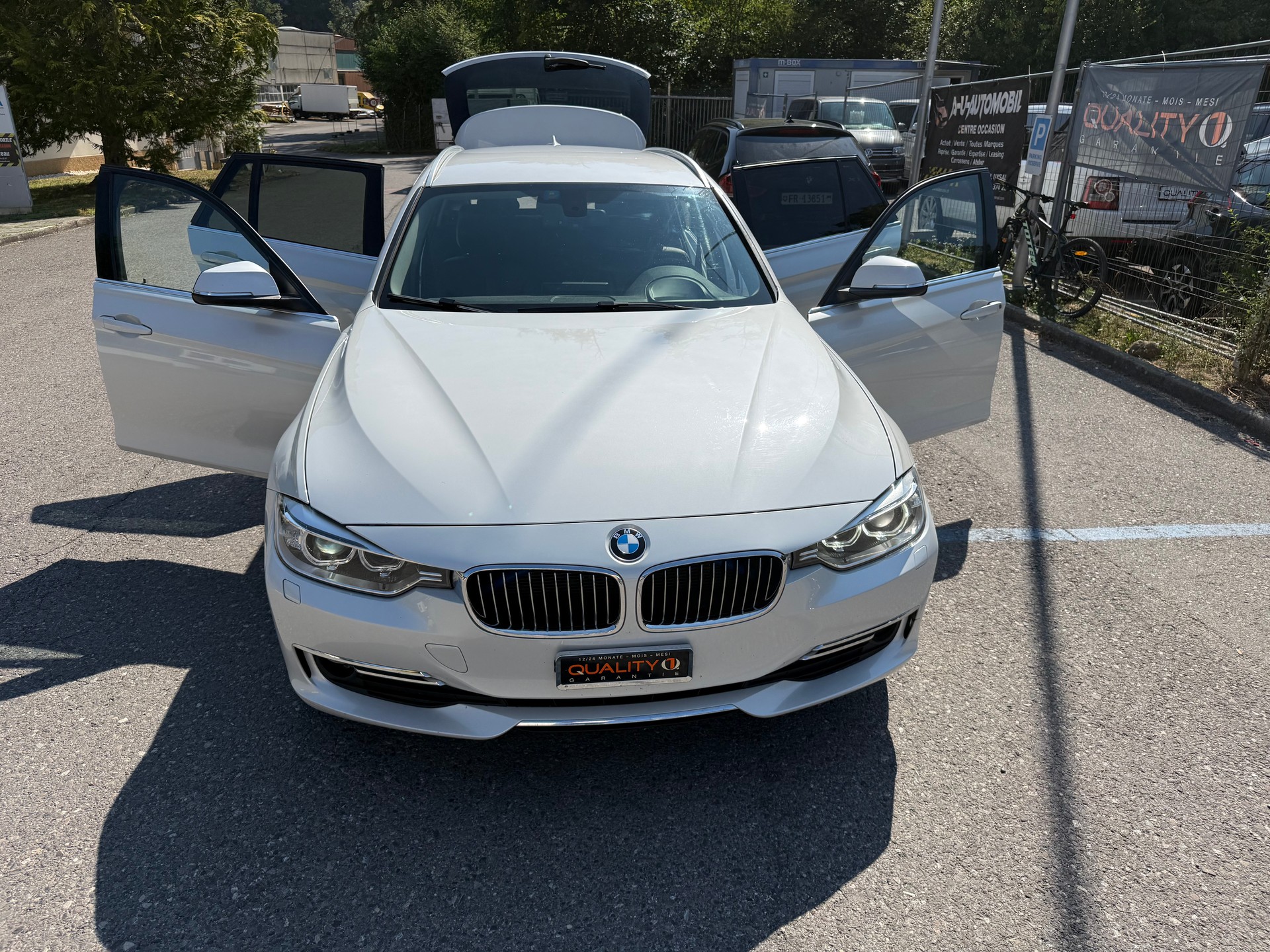 BMW 320d Touring Luxury Line-image-15