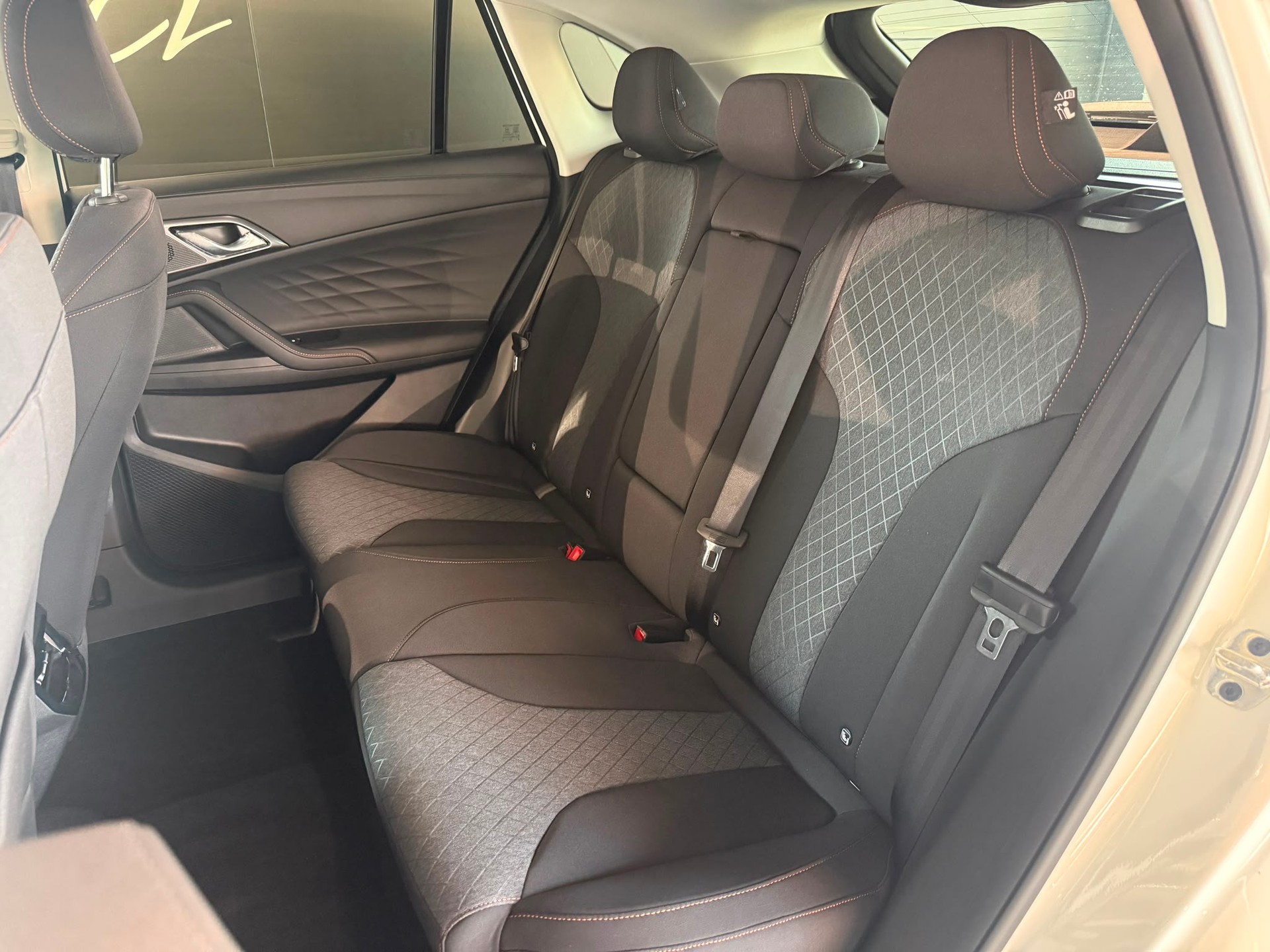 MG HS 1.5 T Comfort Automat-image-8