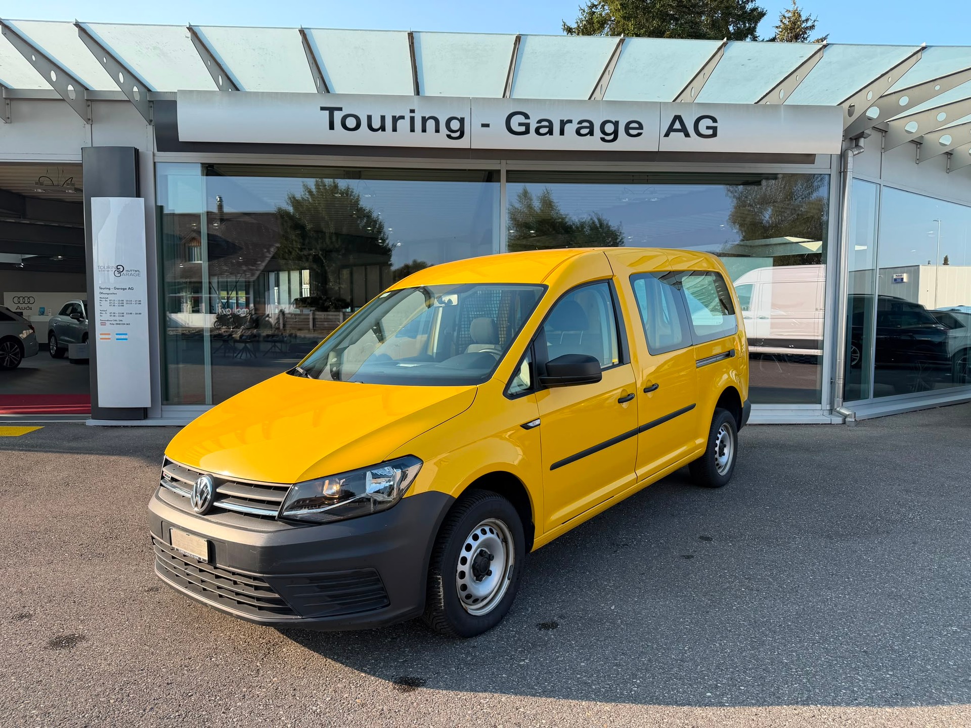 VW Caddy Maxi 2.0TDI 4Motion BlueMotion Technology-image-0