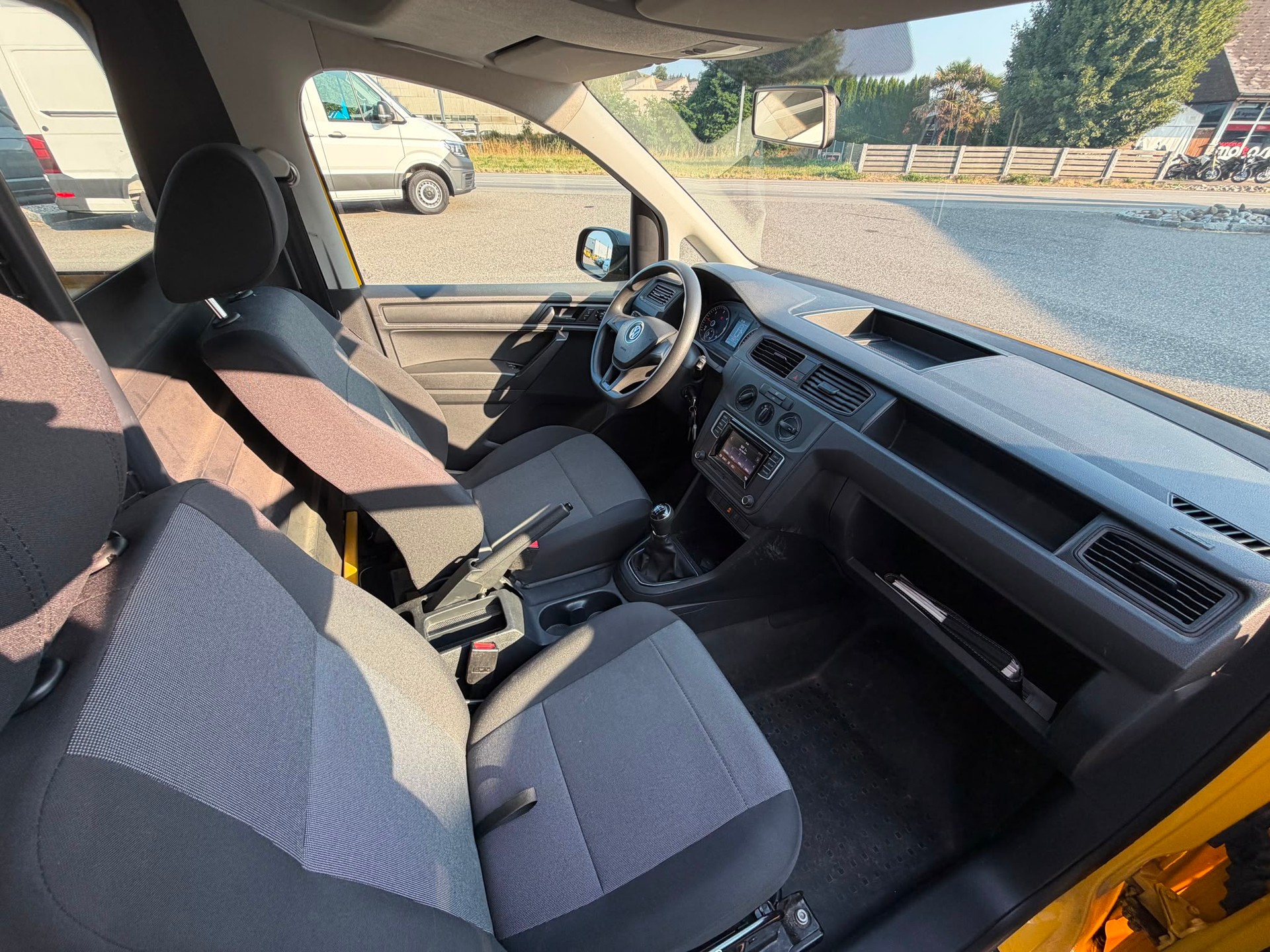 VW Caddy Maxi 2.0TDI 4Motion BlueMotion Technology-image-11