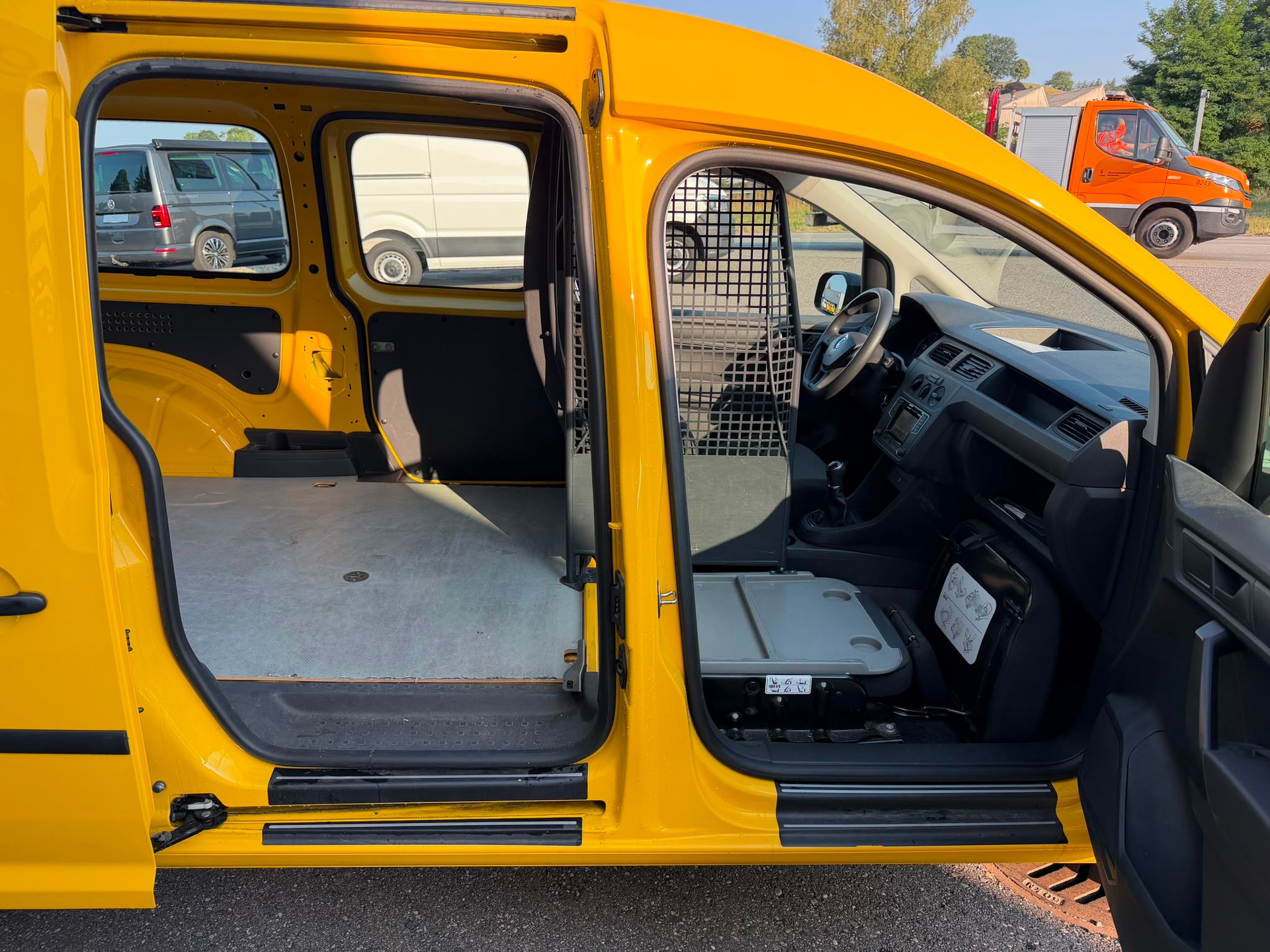 VW Caddy Maxi 2.0TDI 4Motion BlueMotion Technology-image-9