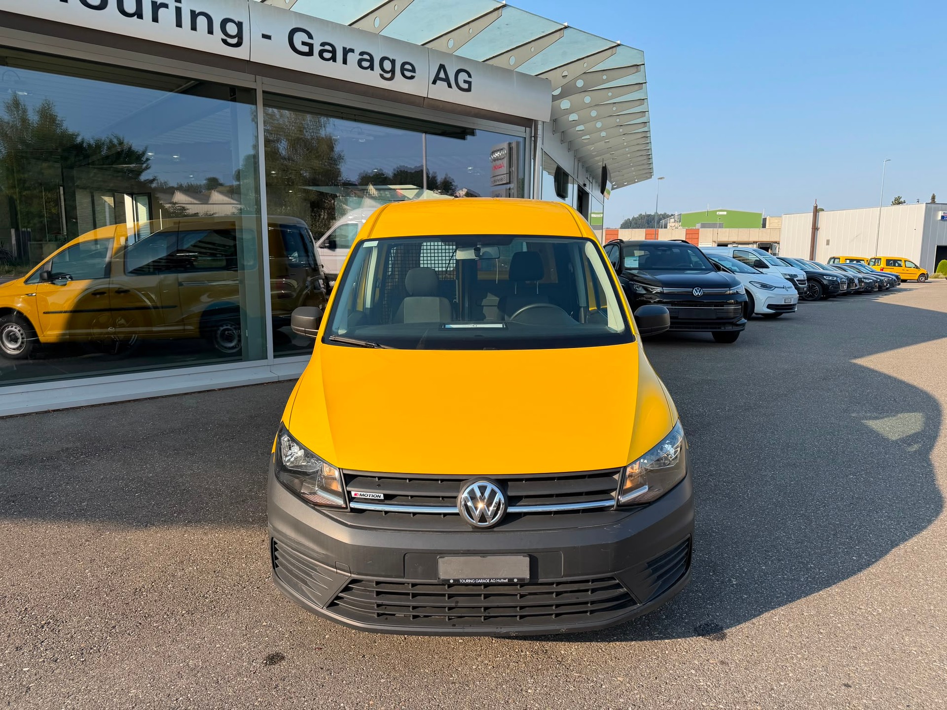 VW Caddy Maxi 2.0TDI 4Motion BlueMotion Technology-image-13