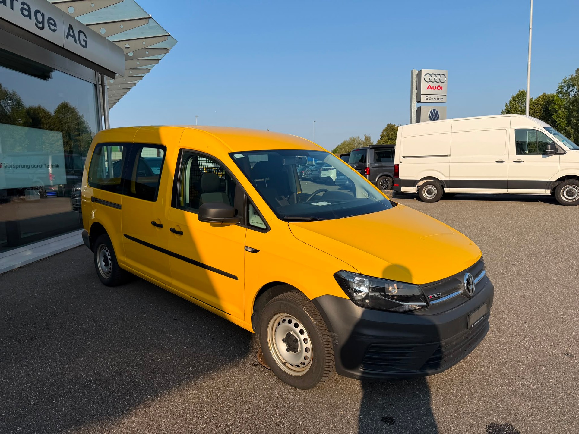 VW Caddy Maxi 2.0TDI 4Motion BlueMotion Technology-image-12