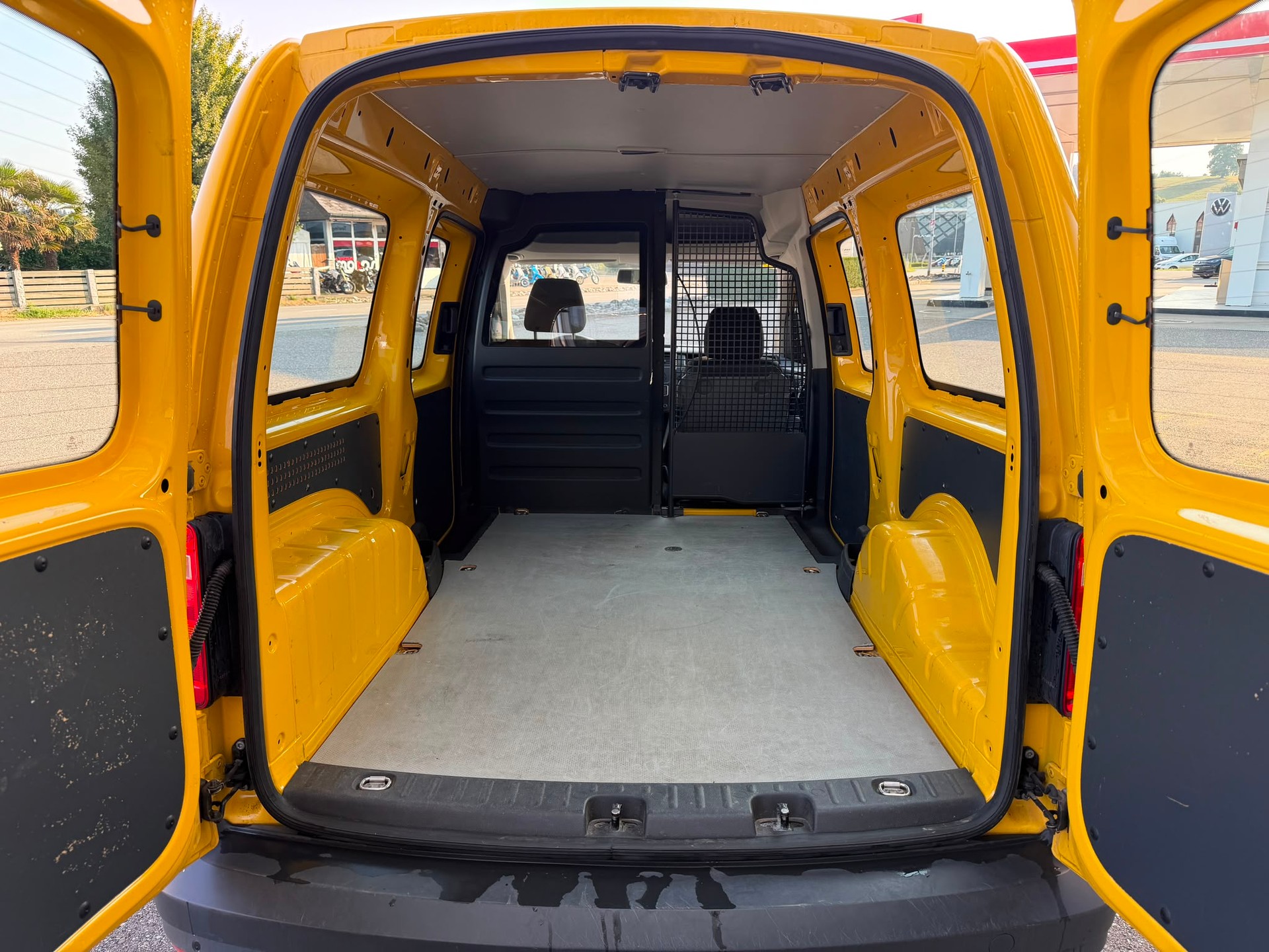 VW Caddy Maxi 2.0TDI 4Motion BlueMotion Technology-image-5