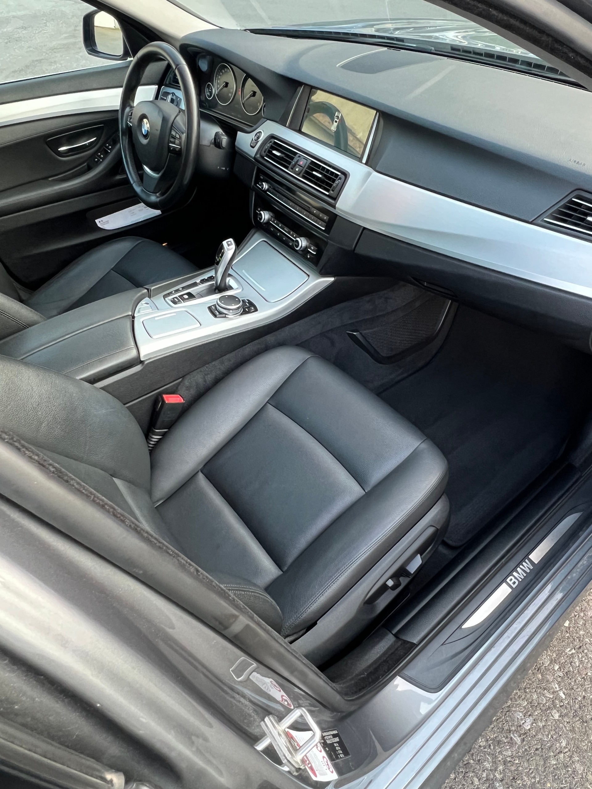 BMW 520d Touring xDrive Luxury Line Steptronic-image-6
