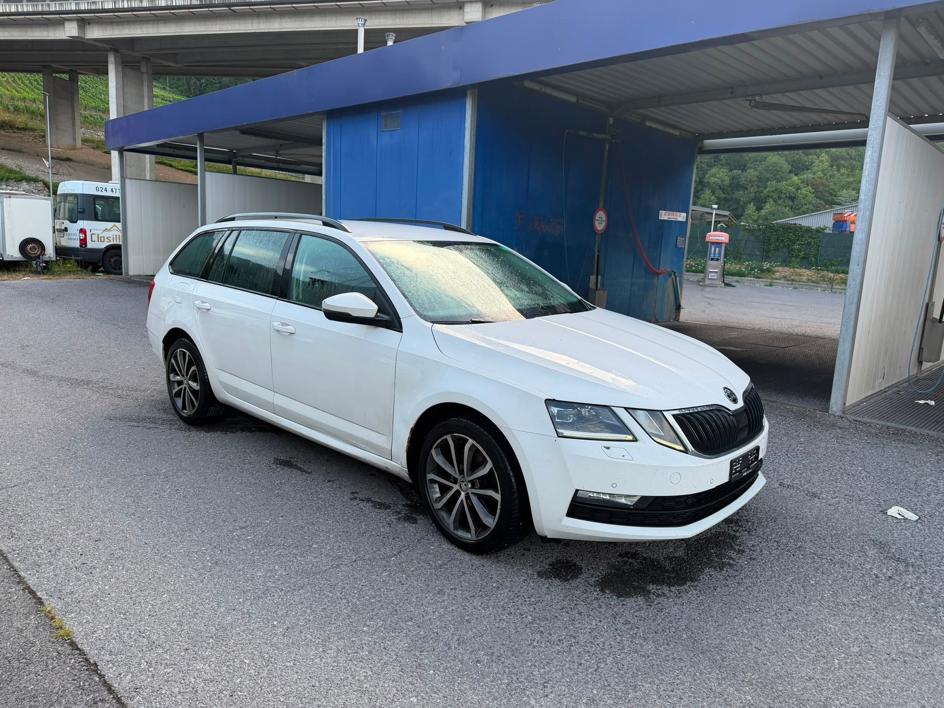 SKODA Octavia Combi 2.0 TDI L&K 4x4 DSG-image-6