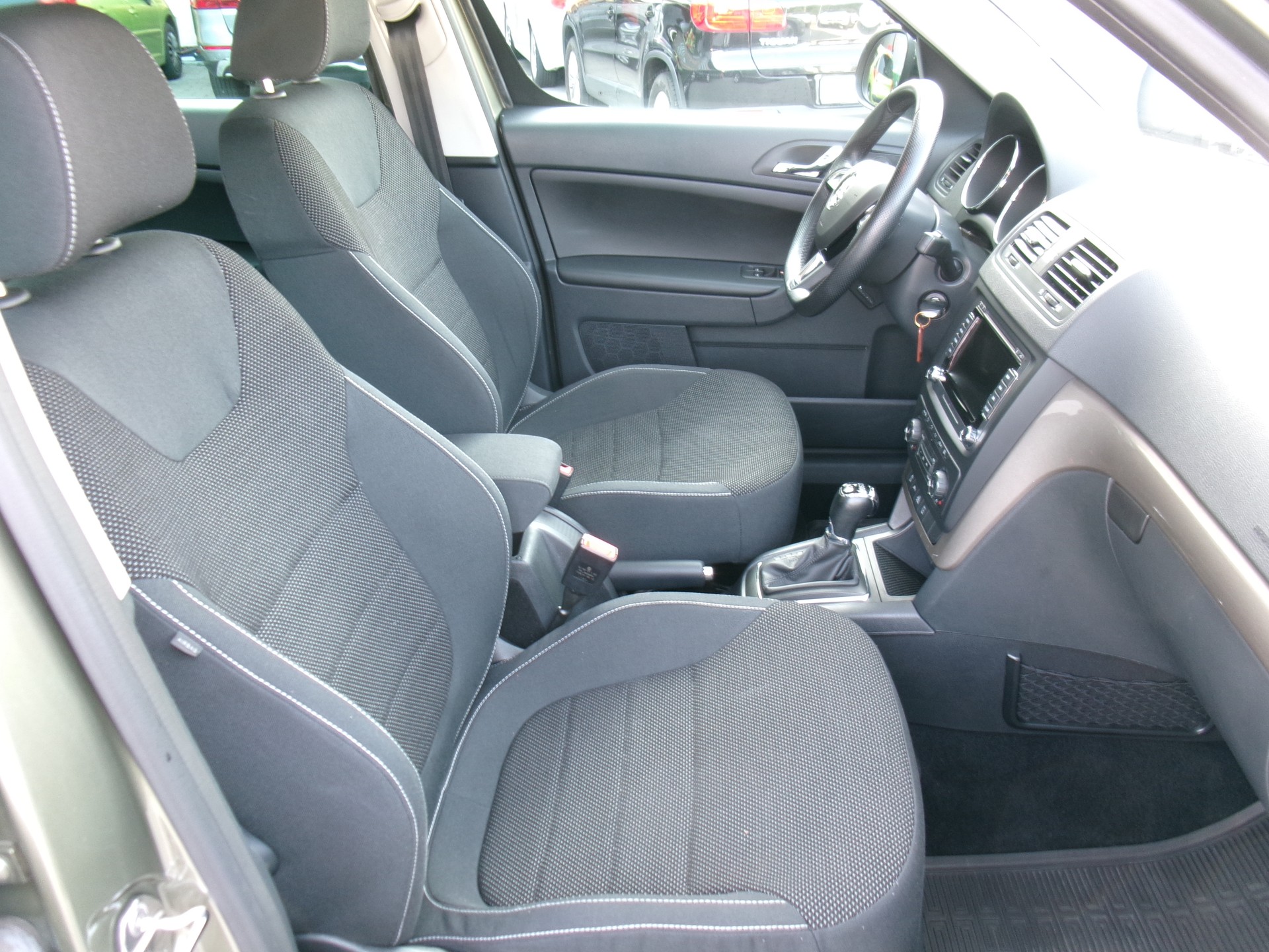 SKODA Yeti 2.0 TDI Elegance Outdoor 4x4 DSG-image-6