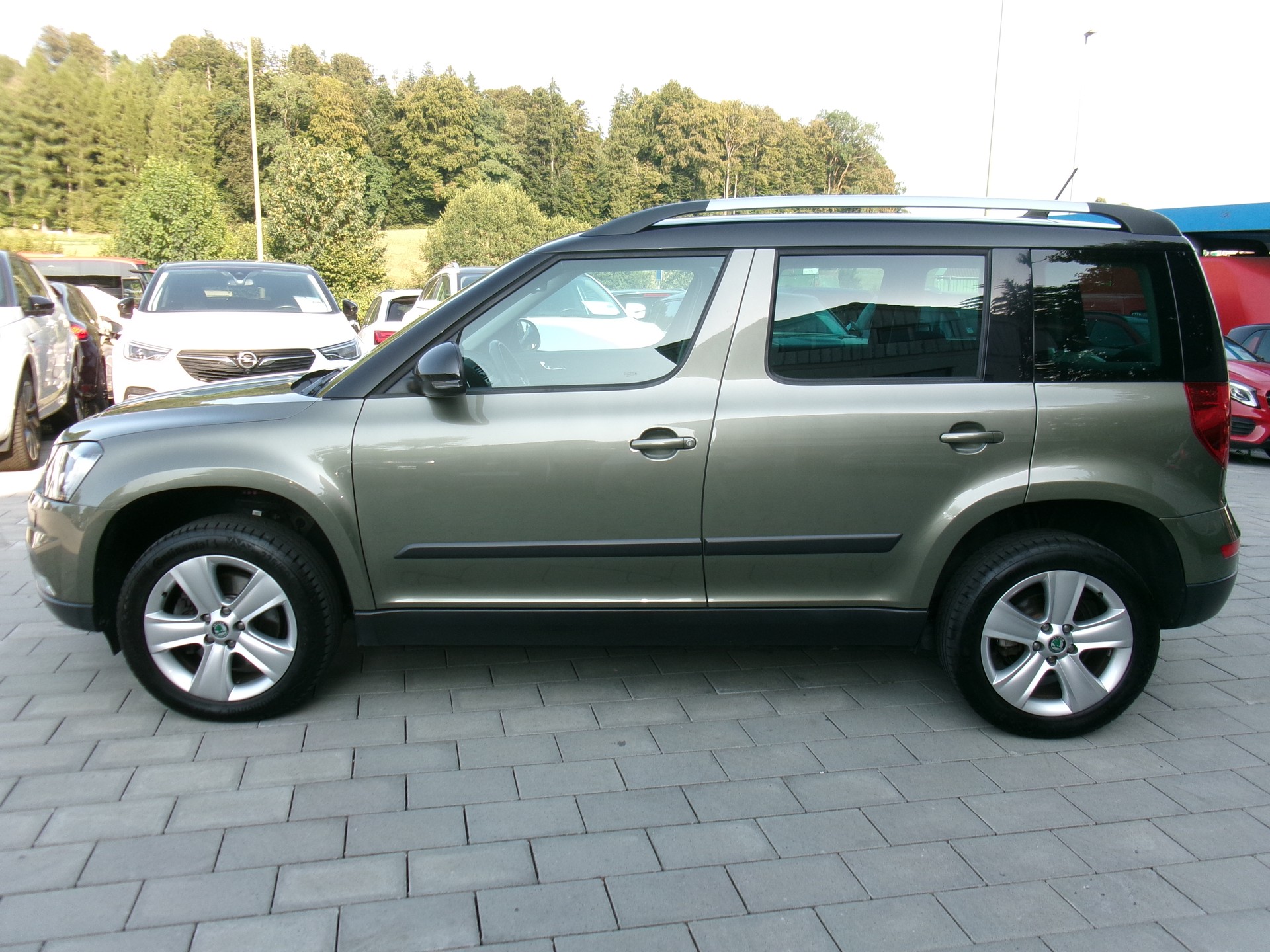 SKODA Yeti 2.0 TDI Elegance Outdoor 4x4 DSG-image-7