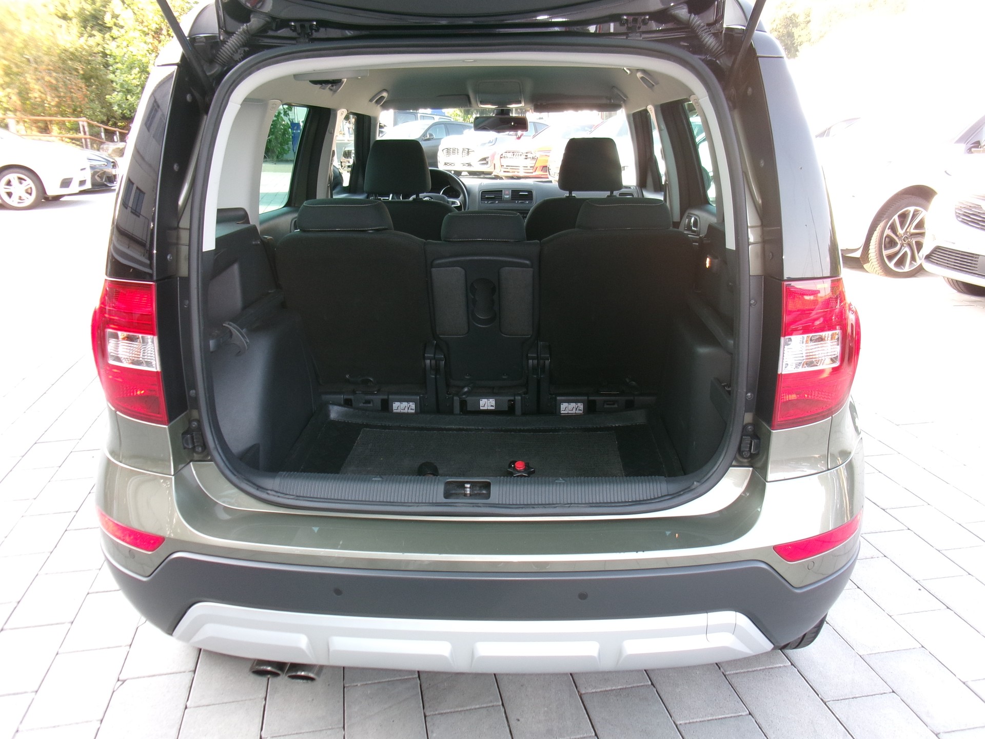 SKODA Yeti 2.0 TDI Elegance Outdoor 4x4 DSG-image-9