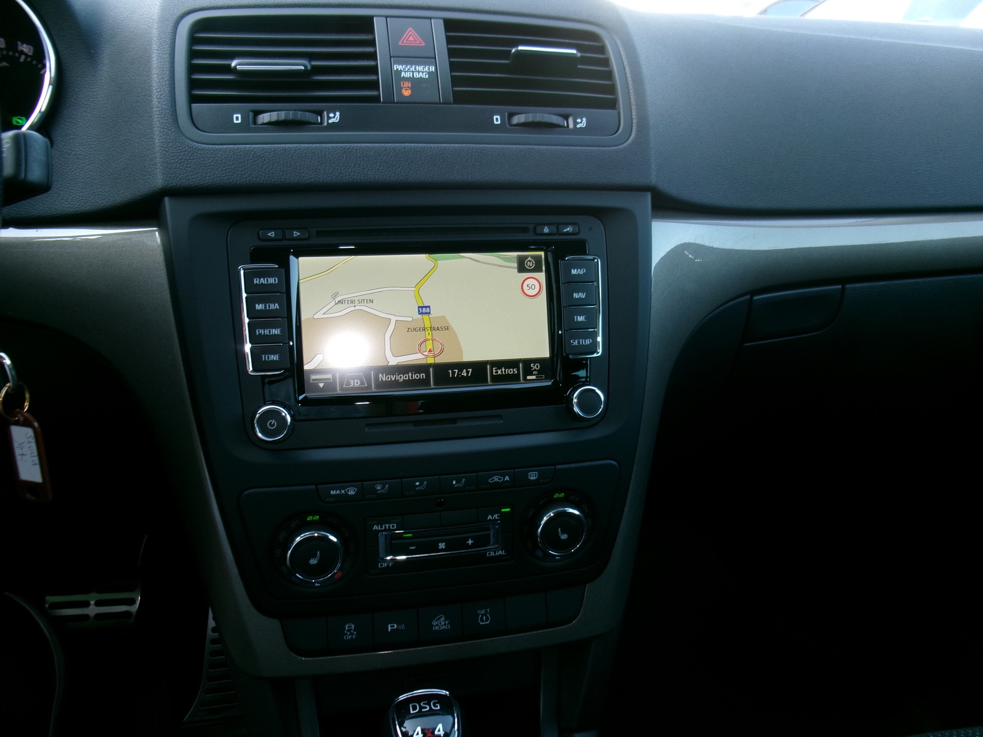 SKODA Yeti 2.0 TDI Elegance Outdoor 4x4 DSG-image-4
