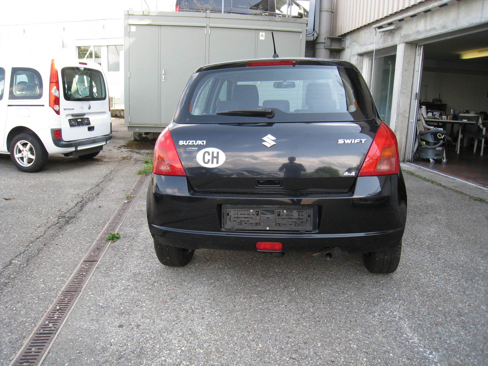 SUZUKI Swift 1.3i 16V GL Top 4x4-image-6