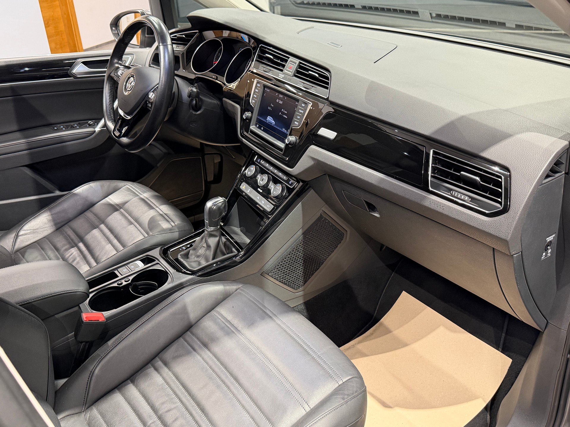 VW Touran 1.4 TSI BlueMotion Technology Highline DSG-image-11