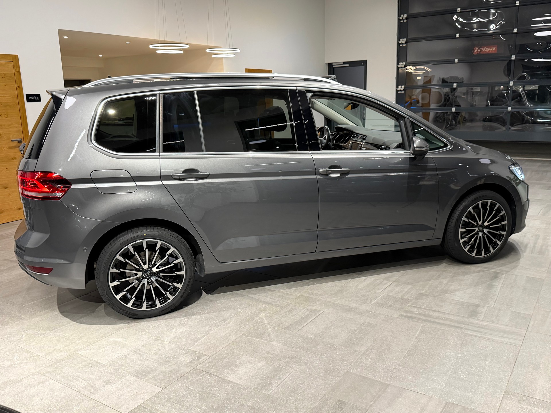VW Touran 1.4 TSI BlueMotion Technology Highline DSG-image-8