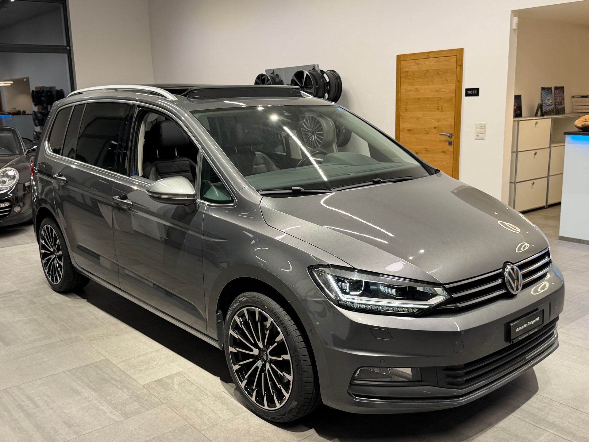 VW Touran 1.4 TSI BlueMotion Technology Highline DSG-image-4