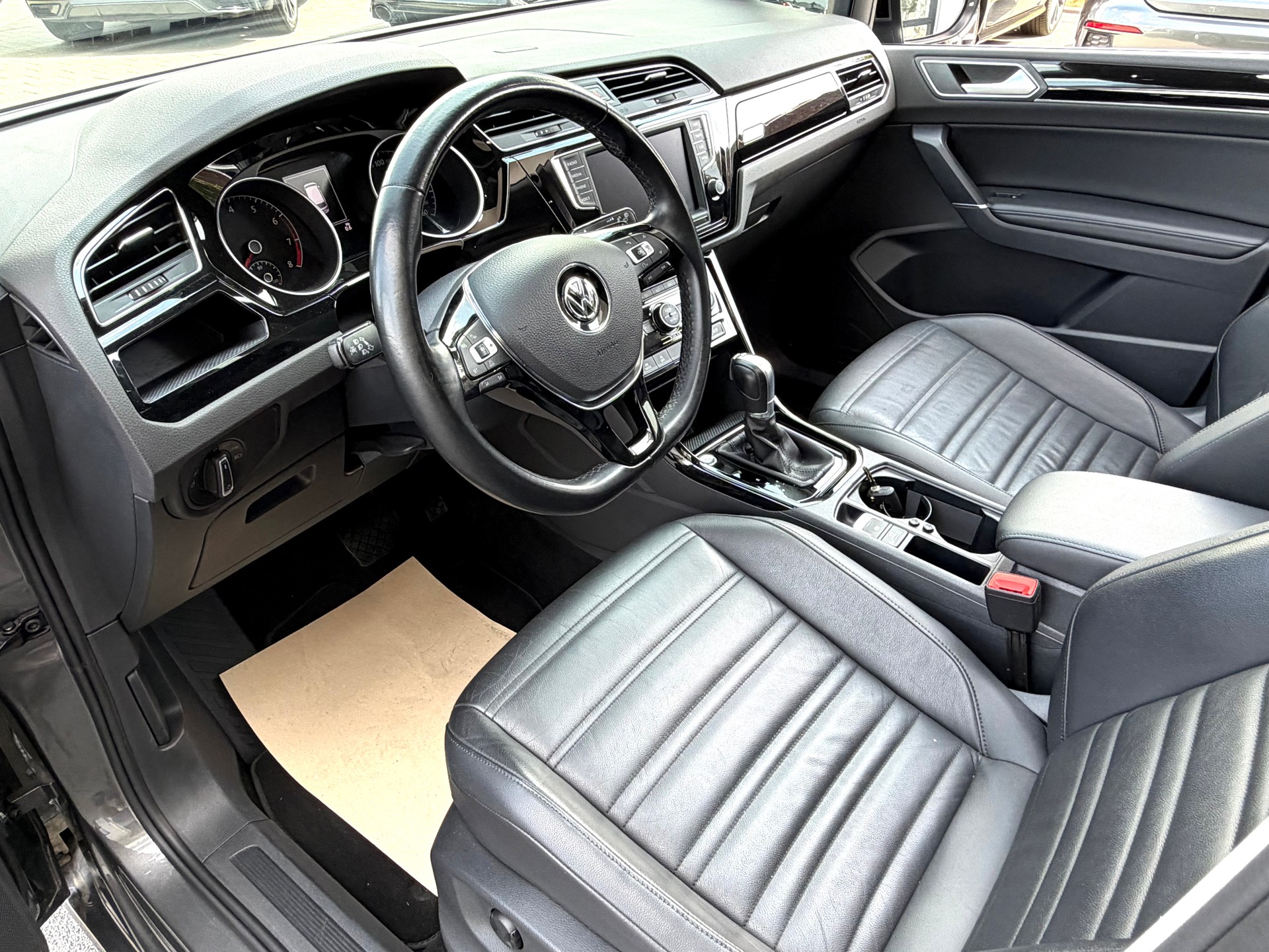 VW Touran 1.4 TSI BlueMotion Technology Highline DSG-image-12