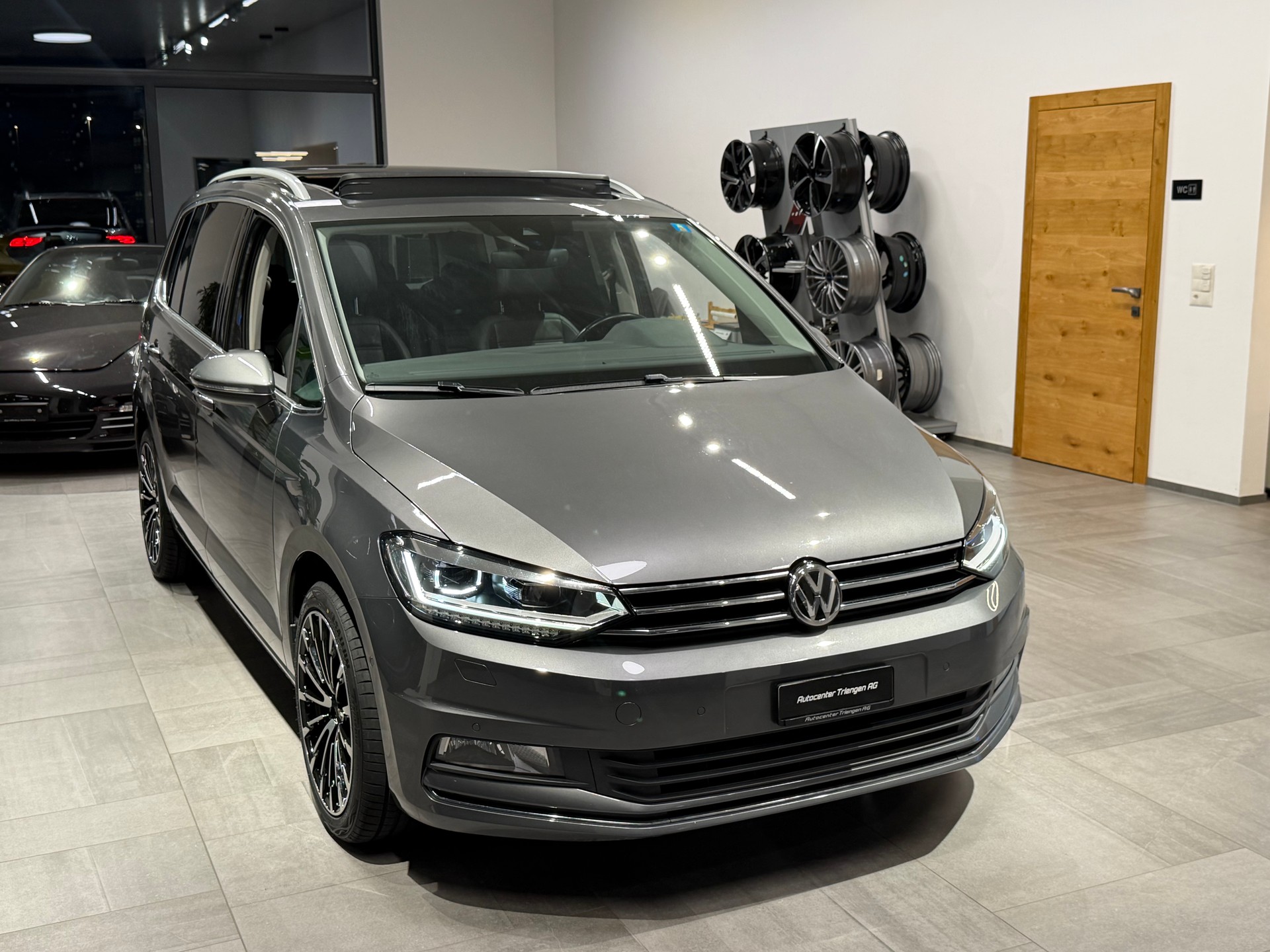 VW Touran 1.4 TSI BlueMotion Technology Highline DSG-image-5